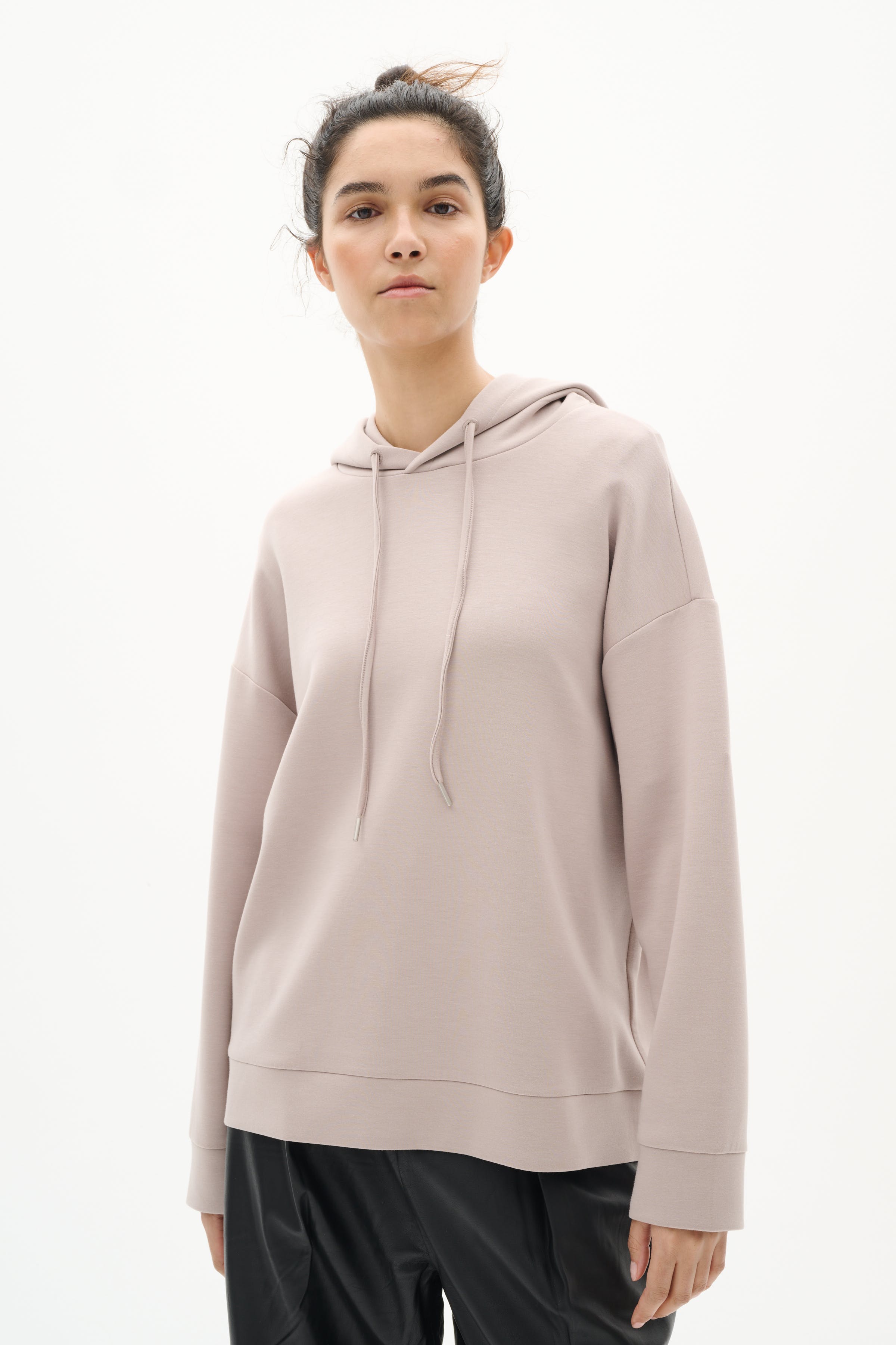 AnniehIW Sweatshirt LOOKBOOK FRONT 30110205-161406