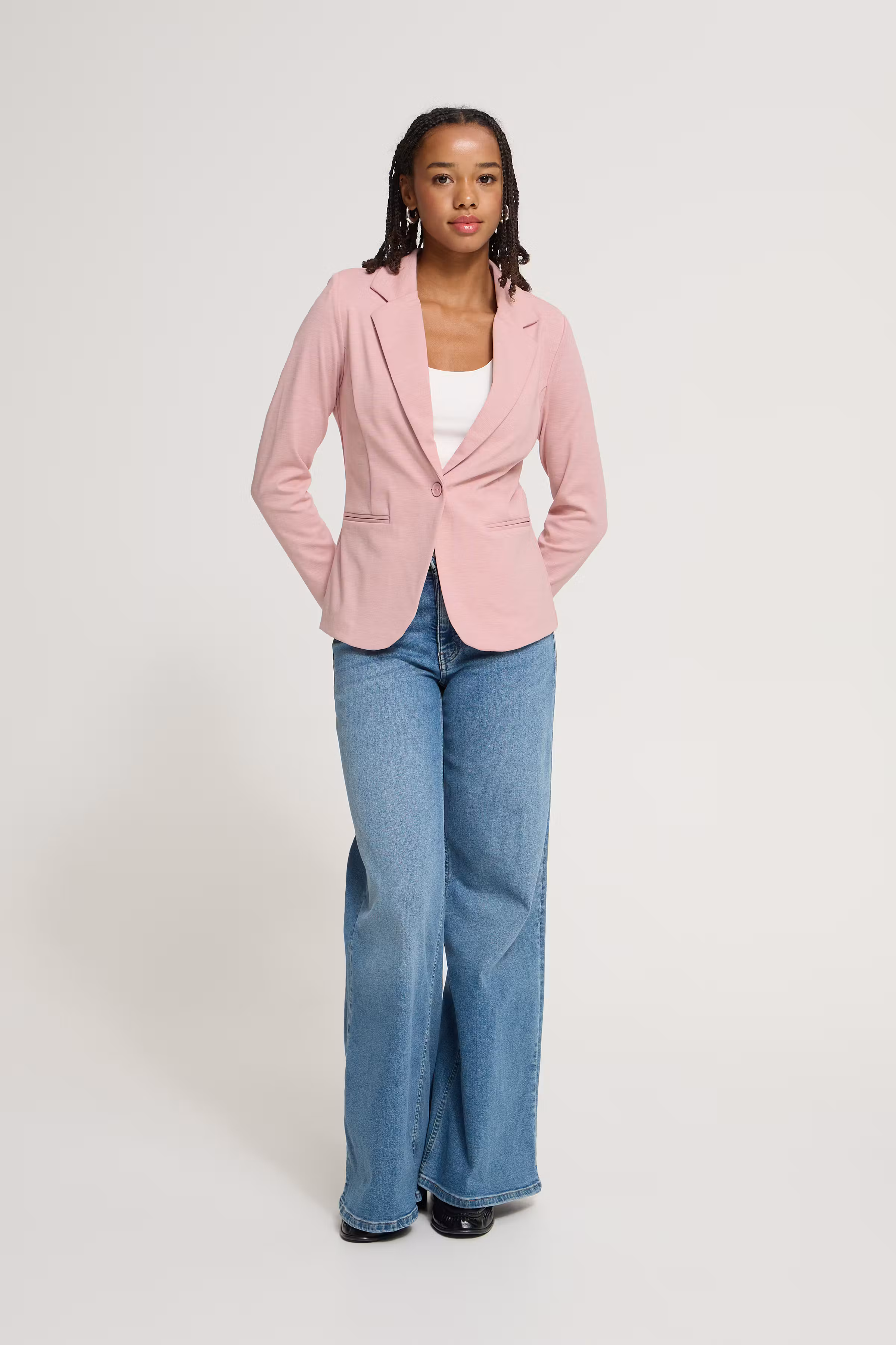 KateIH Blazer LOOKBOOK FRONT 20101801-12524