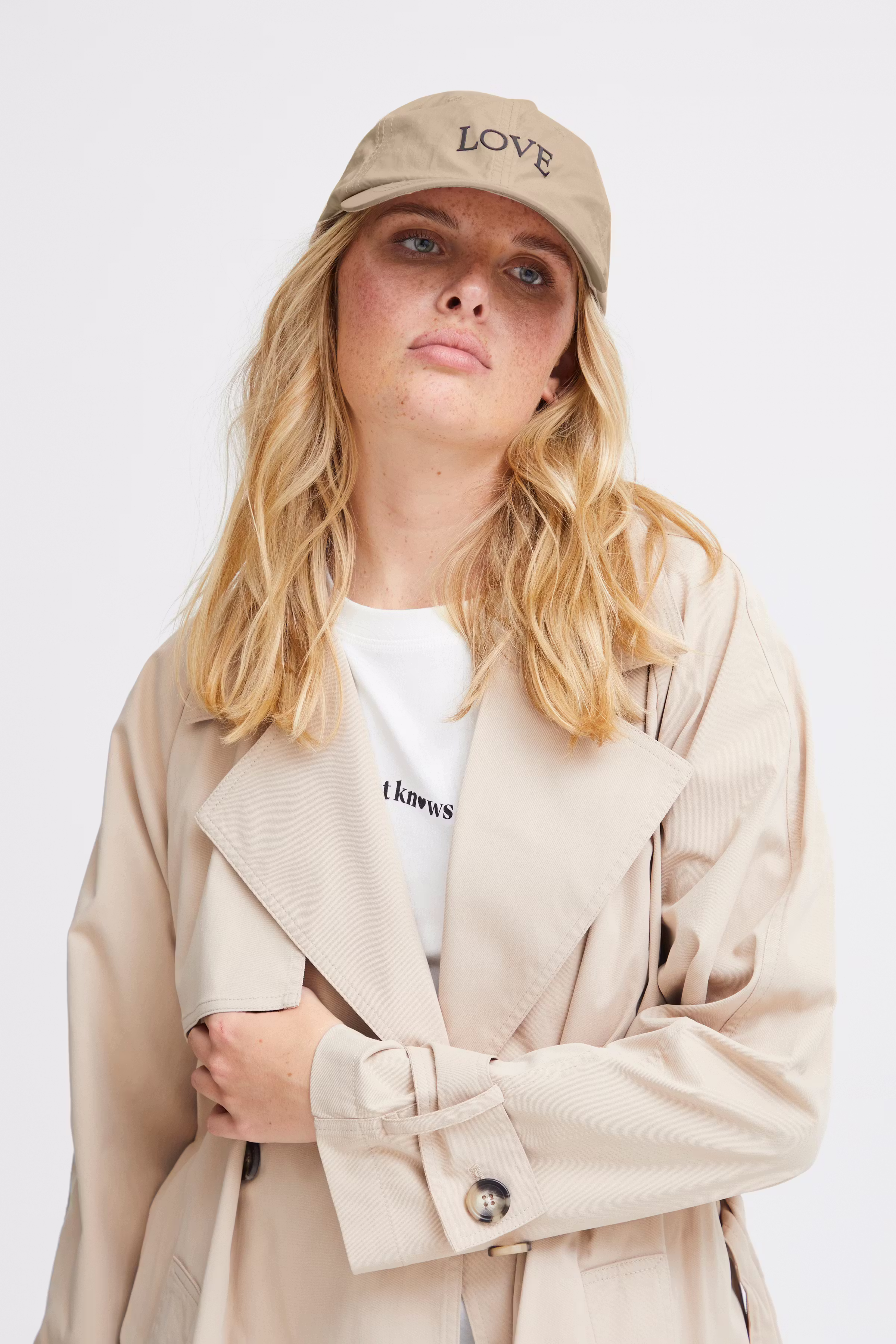 IASUSAIN Hut LOOKBOOK FRONT 20120524-151308