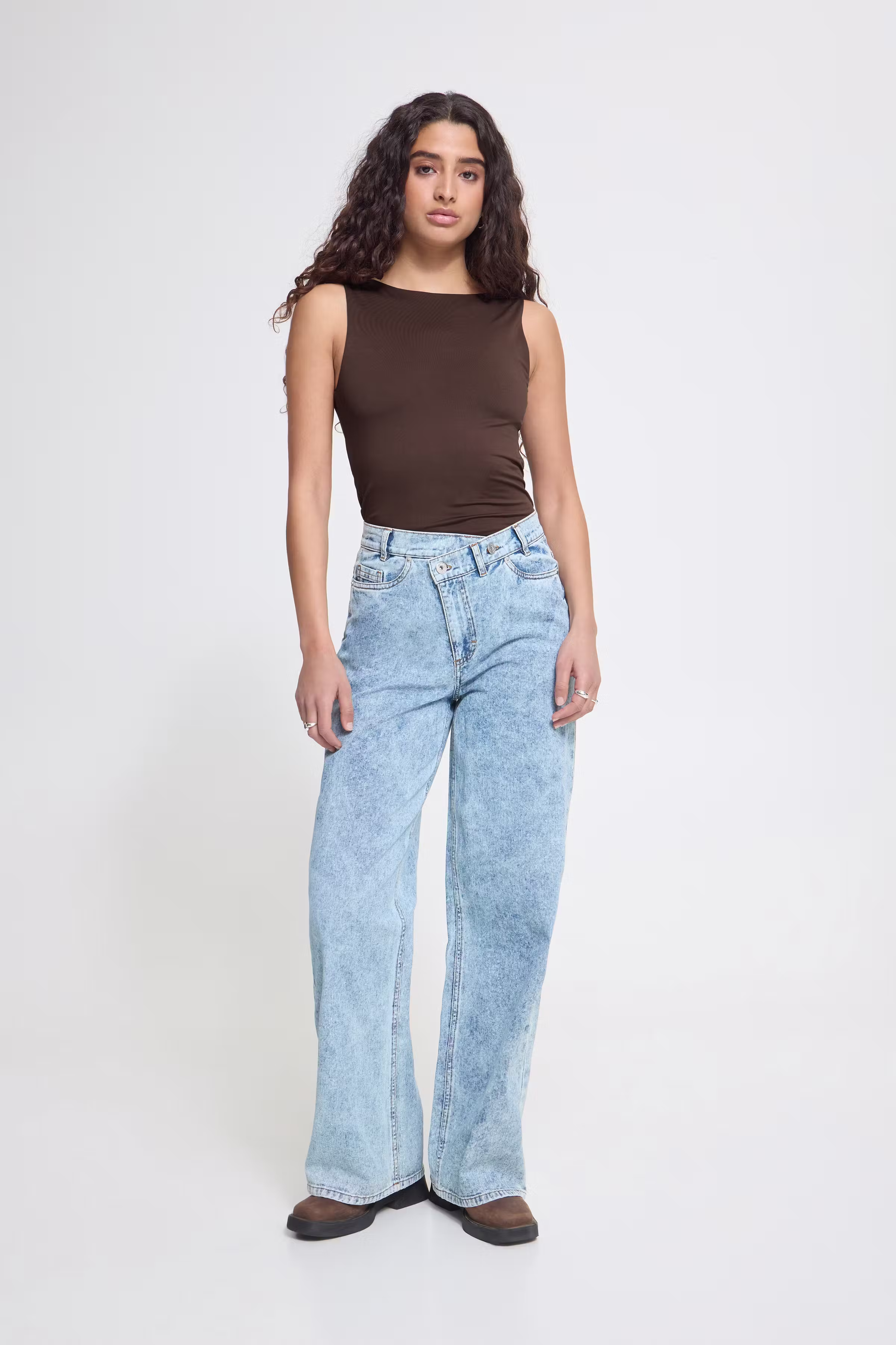 IAGRO Sans manches LOOKBOOK FRONT 20122721-191109