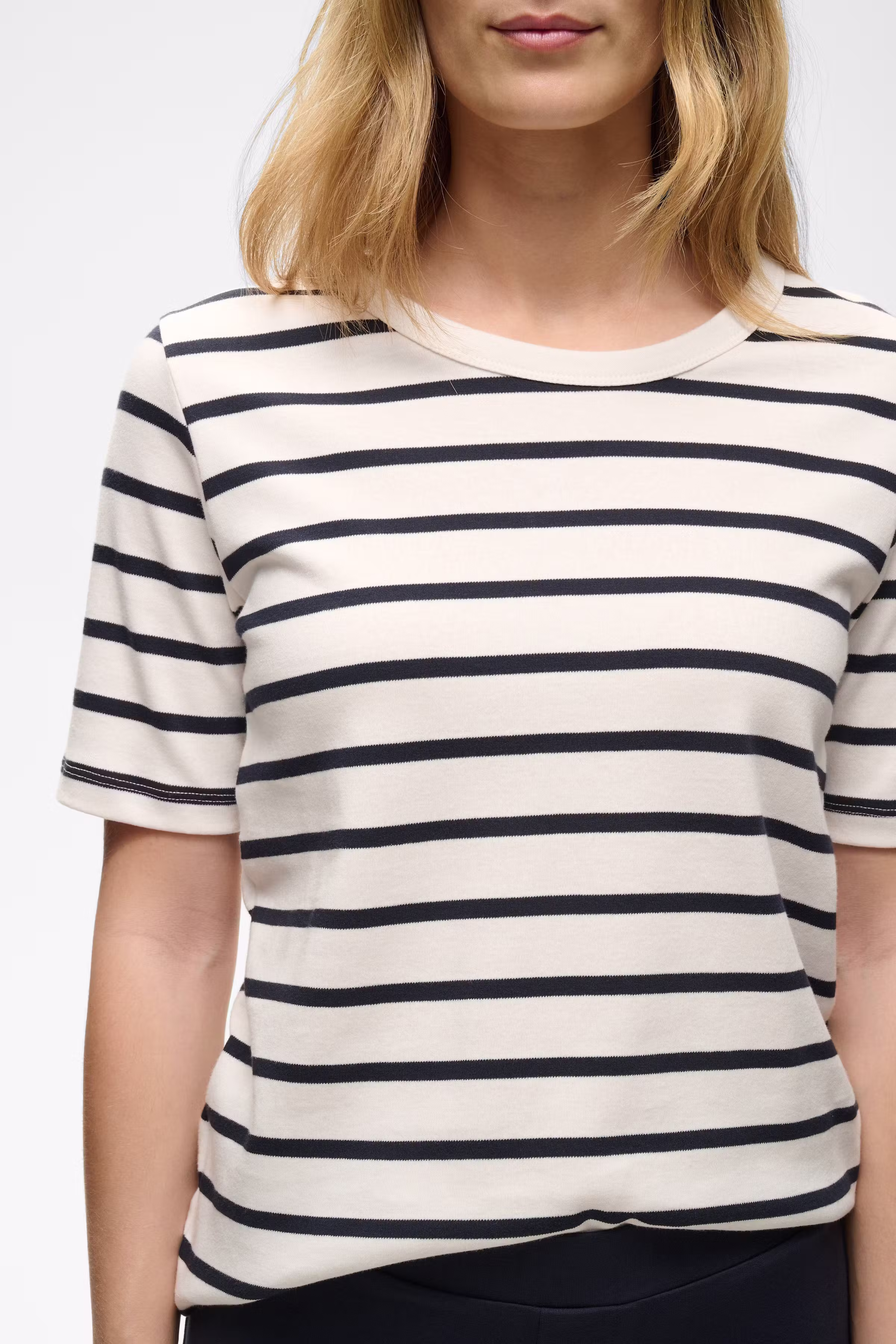RatanaPW T-shirt LOOKBOOK DETAIL 30309870-303998