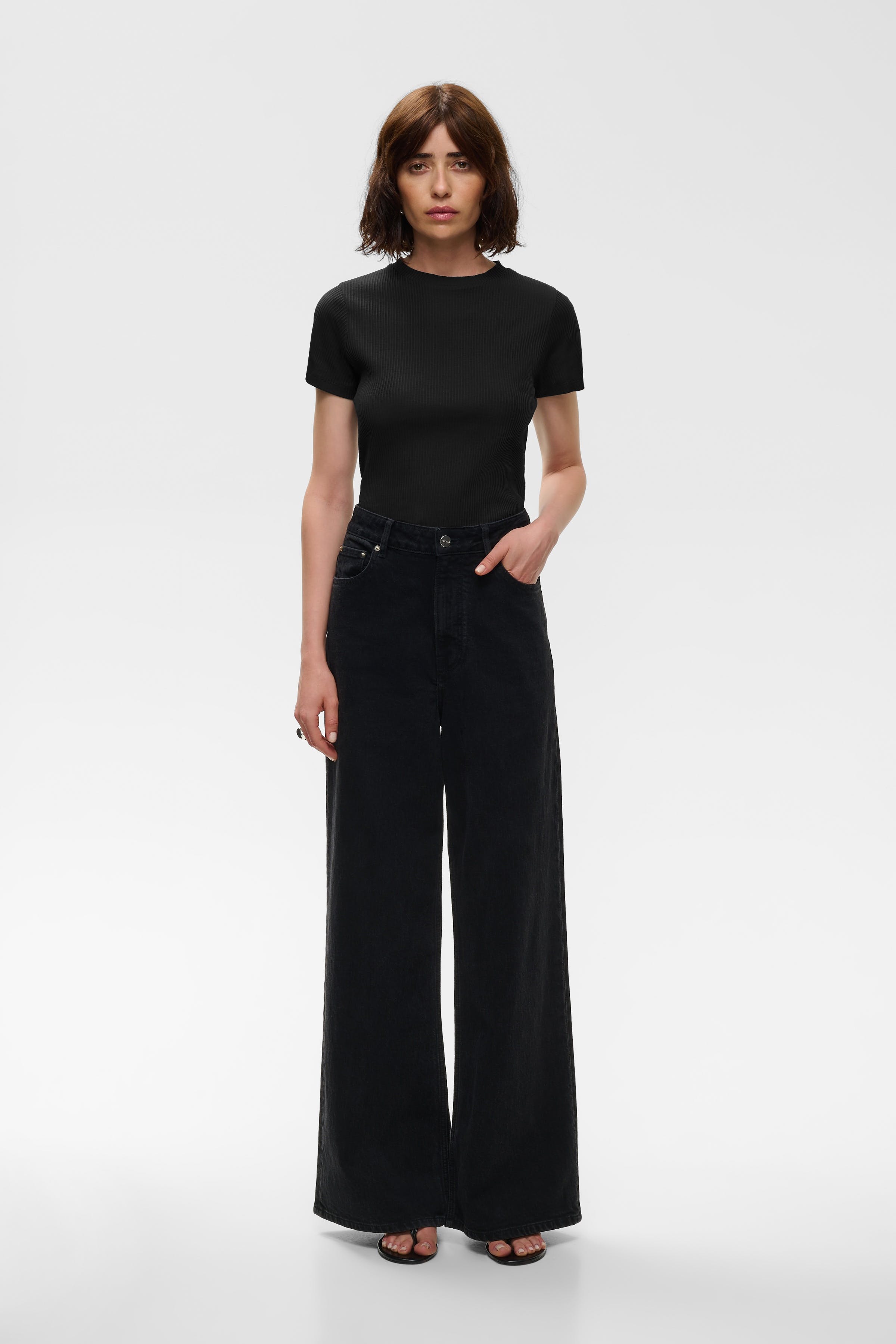 IOFeliciana T-shirt LOOKBOOK FRONT 30600084-BK999