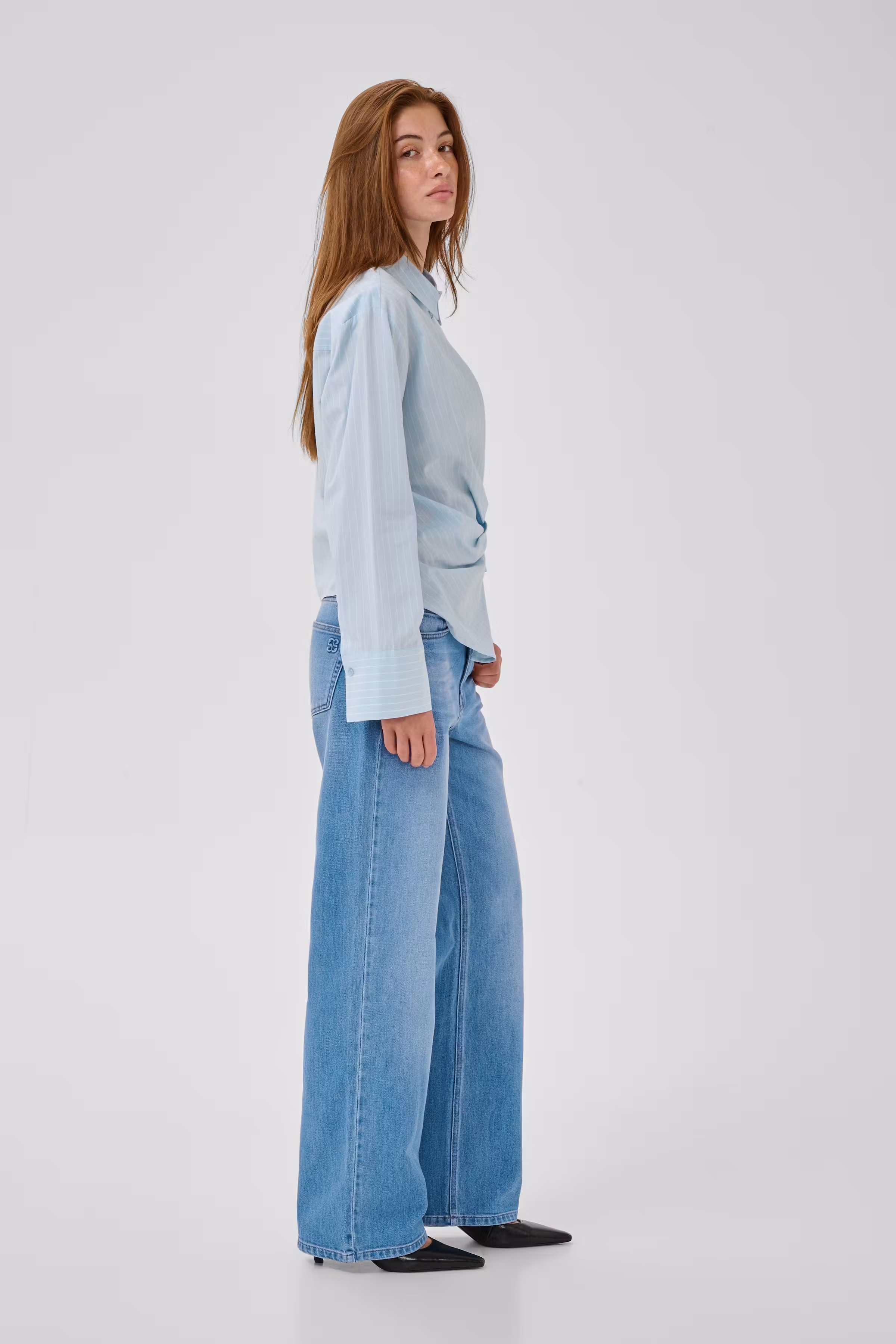 05 THE LOUIS HIGH WIDE JEANS LOOKBOOK DETAIL 10704222-100047