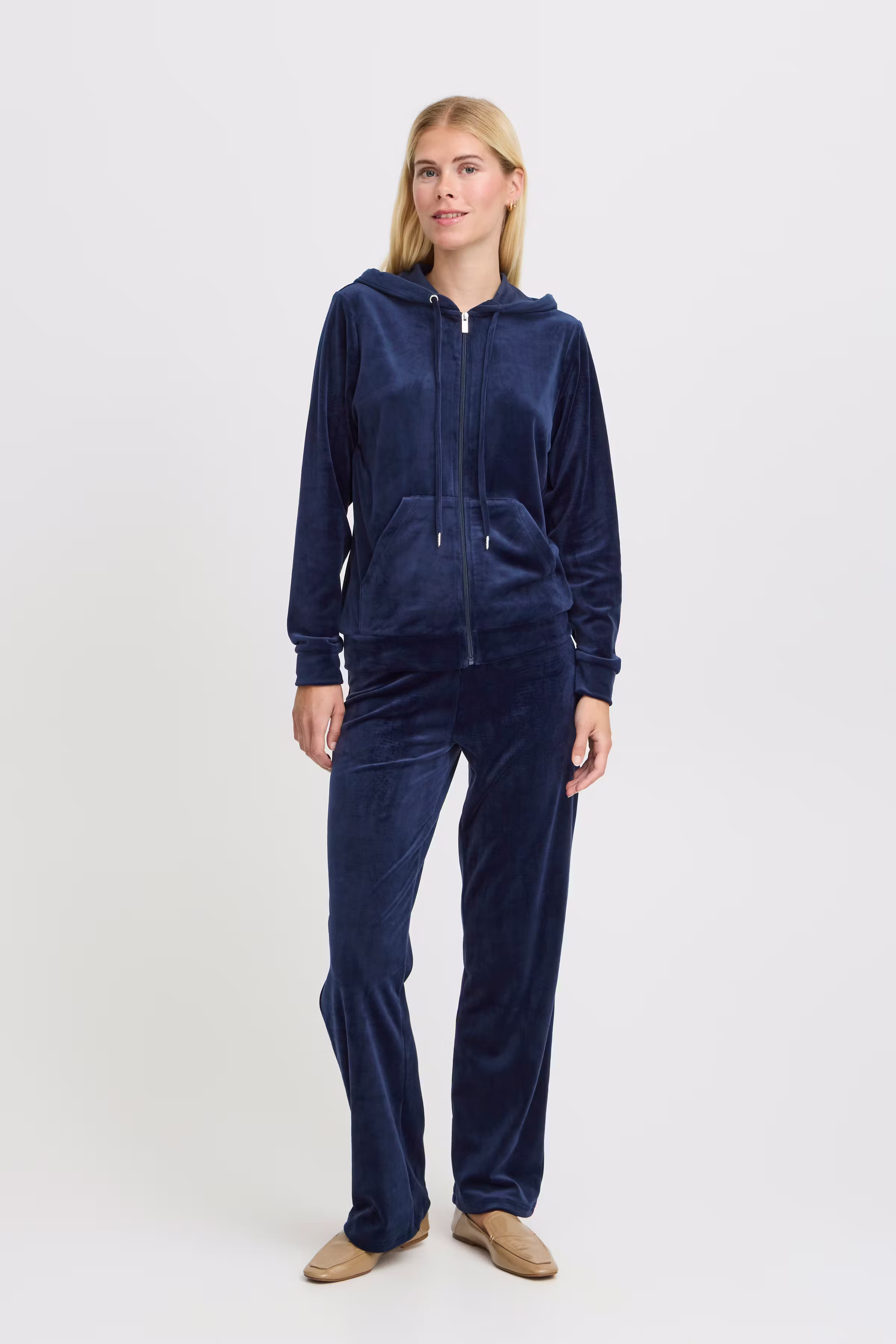 BYSTILLA Veloursett LOOKBOOK FRONT 20816019-194020