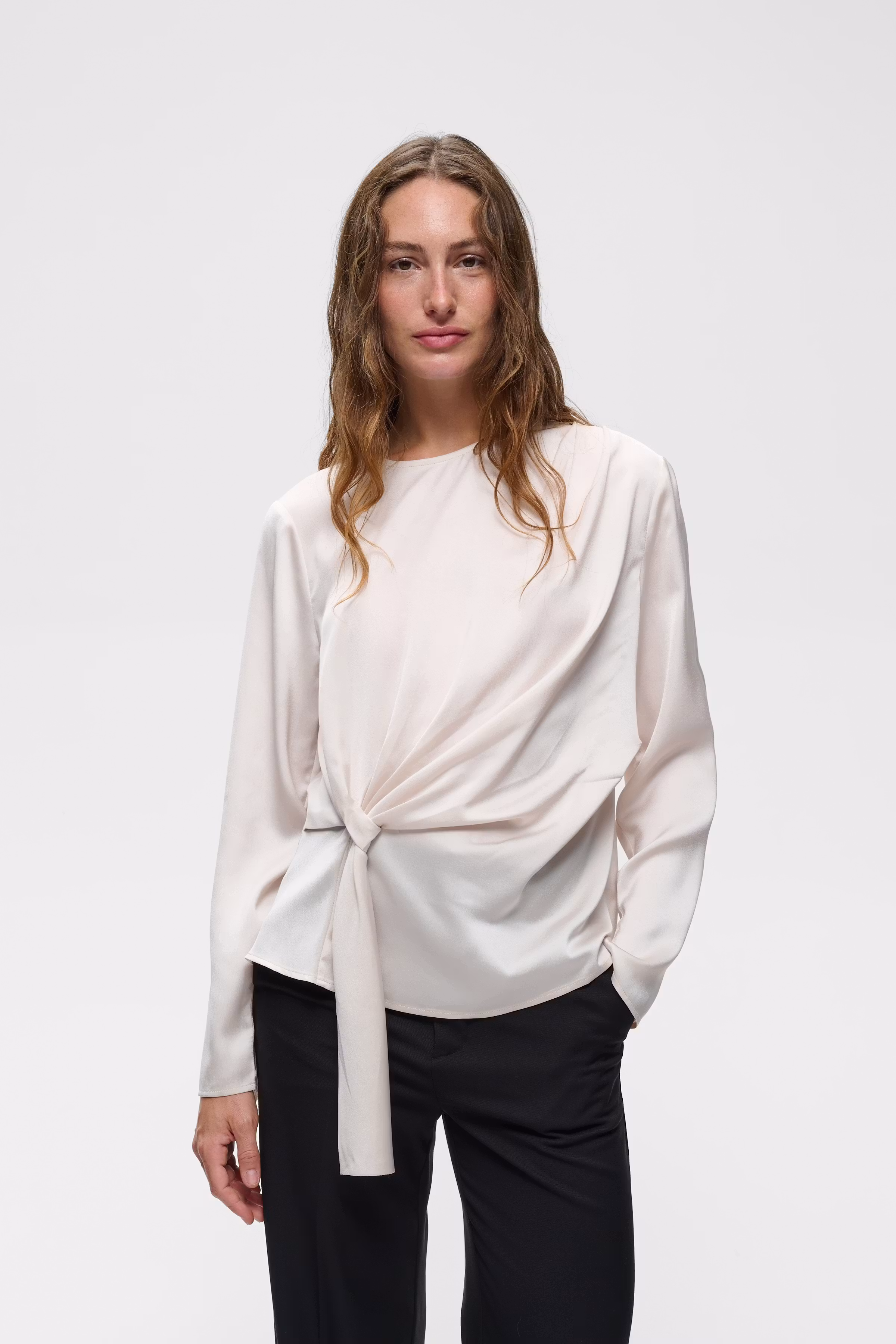 SATINEIW Blouse LOOKBOOK FRONT 30113429-130403