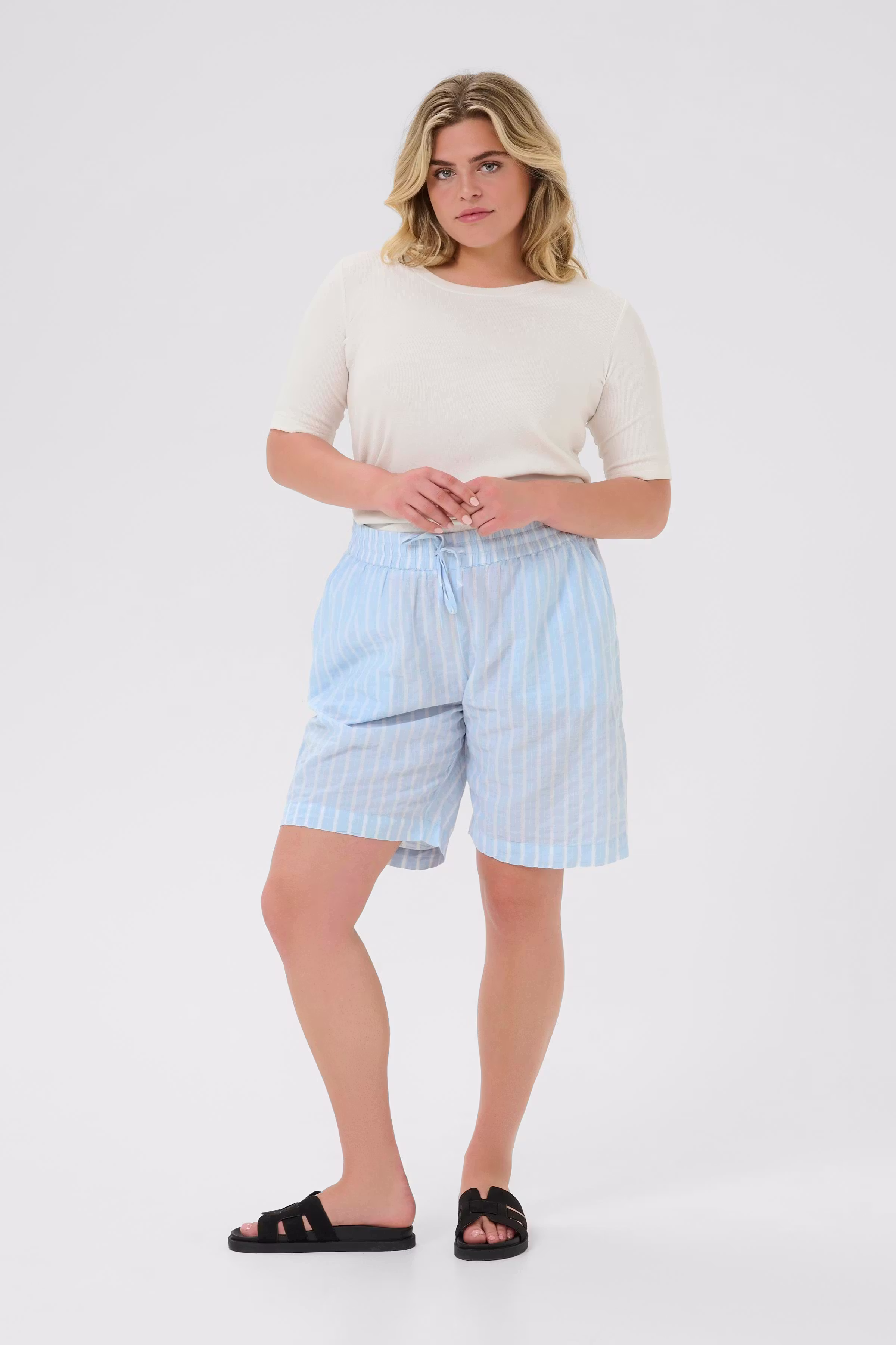 KCsira Shorts LOOKBOOK FRONT 10583295-107492