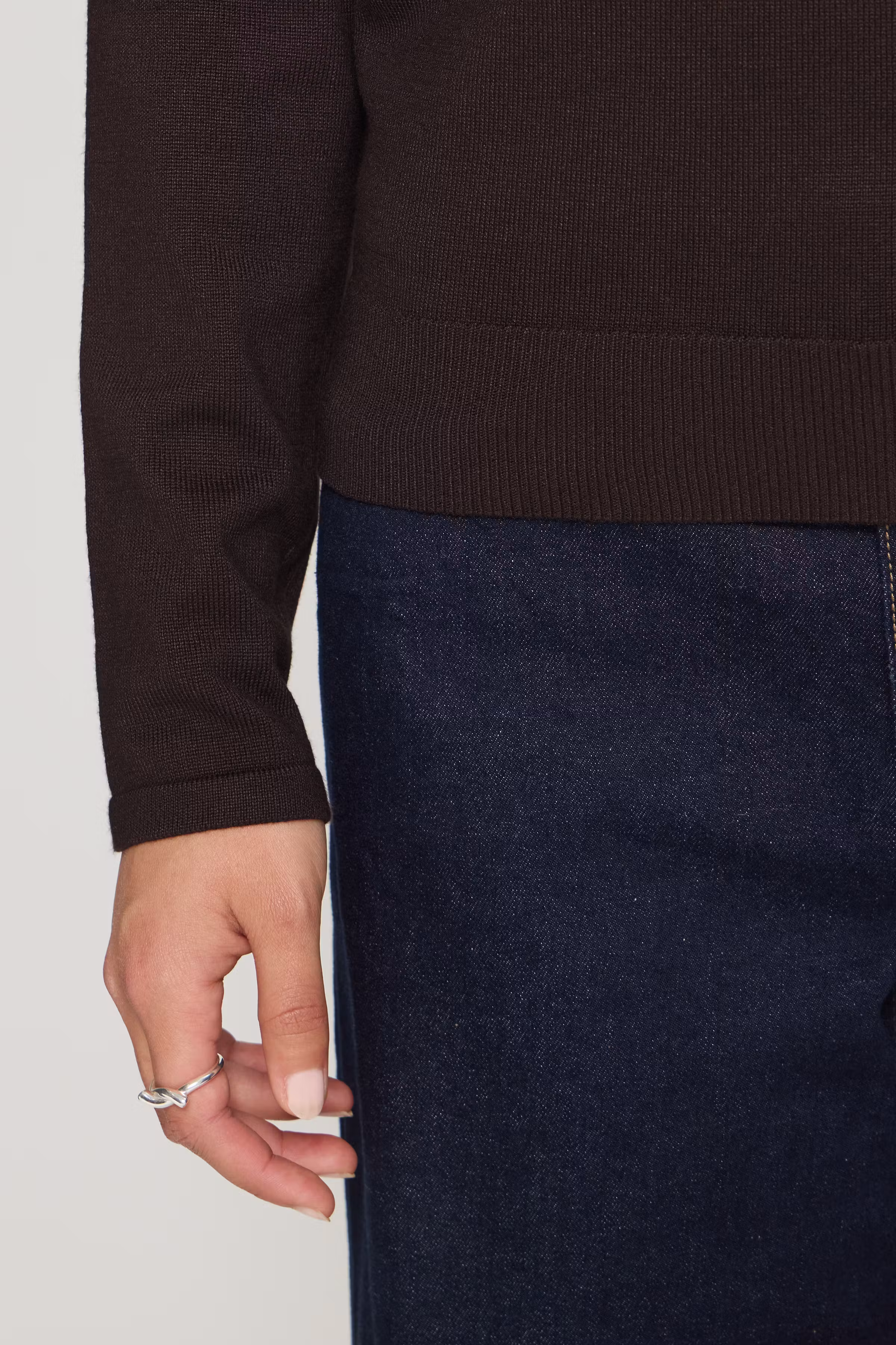 IHLULS V-Neck Pullover LOOKBOOK DETAIL 20125815-191109