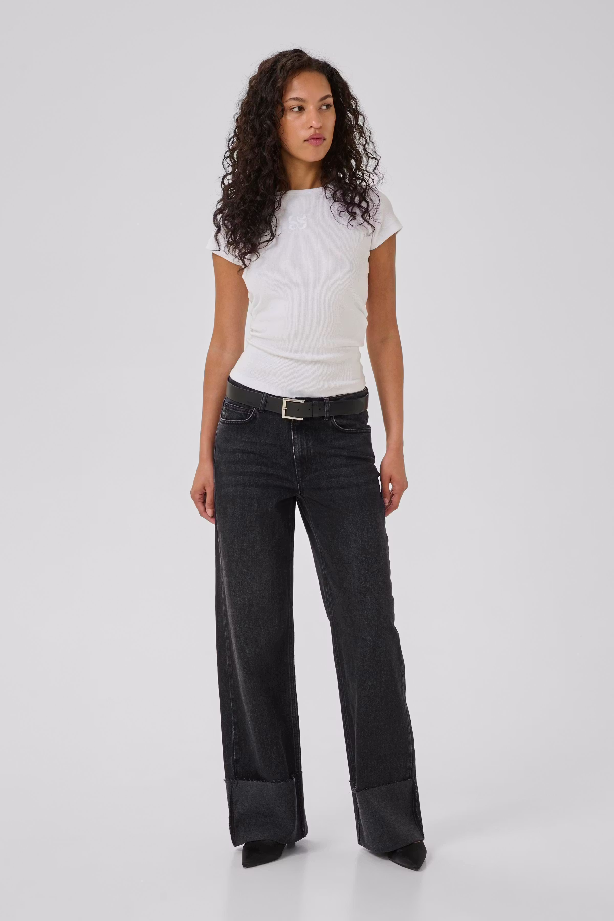 DalviMW High Wide jeans LOOKBOOK FRONT 10704798-100070