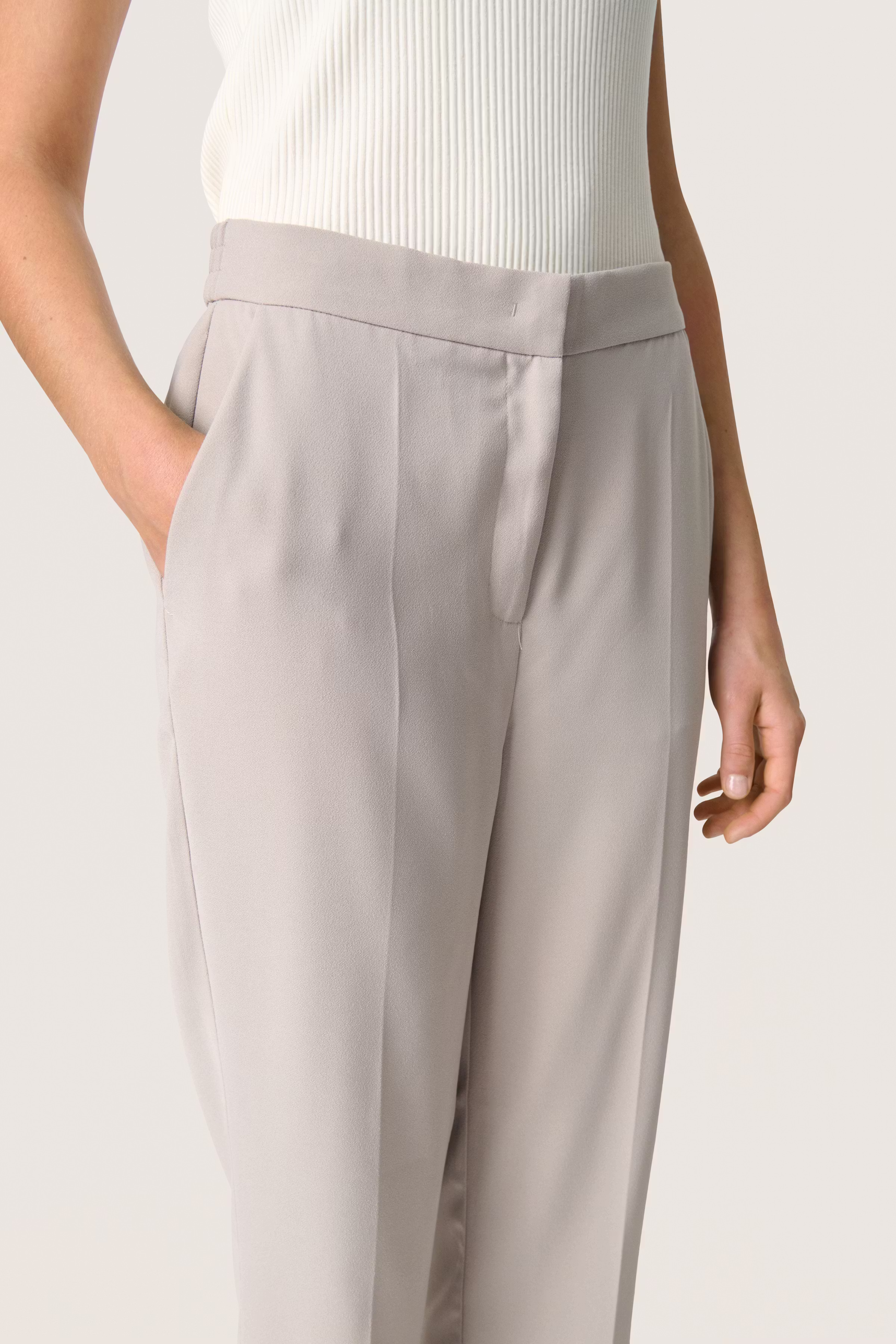 SLShirley Trousers LOOKBOOK DETAIL 30407698-153800