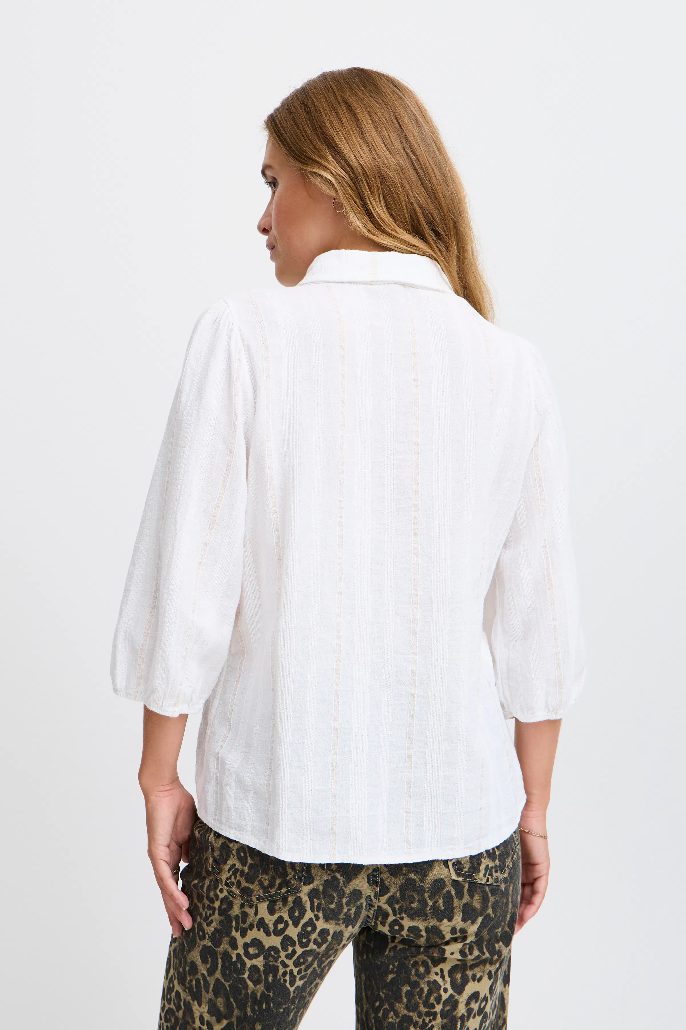 SBGONYA Bluse LOOKBOOK BACK 22100737-110602