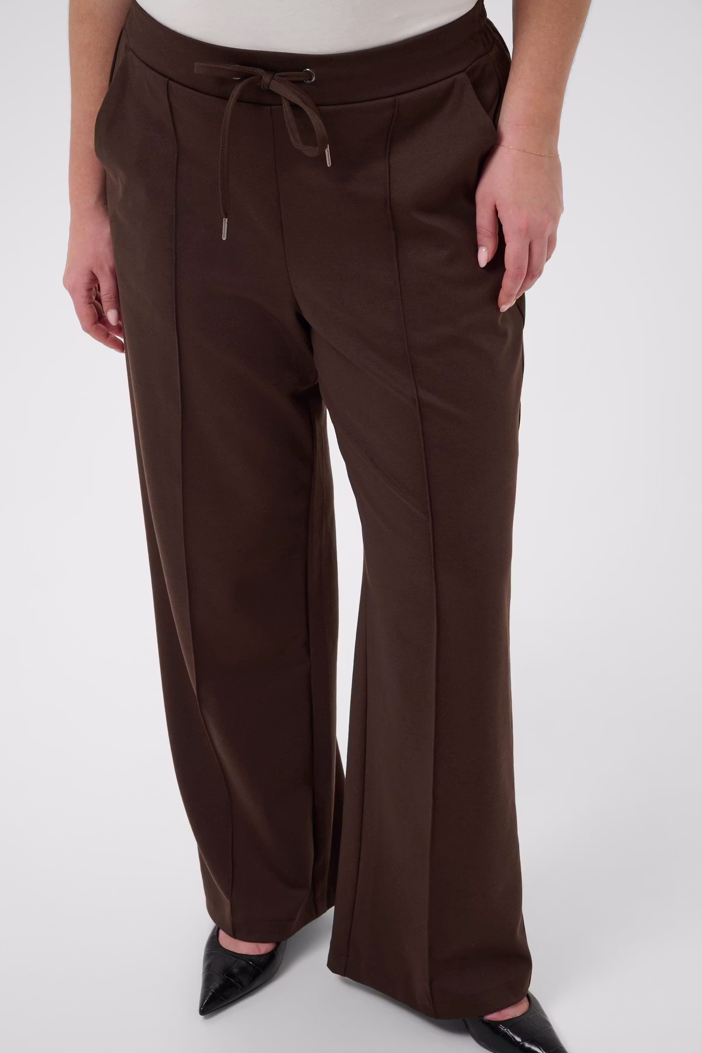KCjenna Straight Hose LOOKBOOK DETAIL 10582248-190915