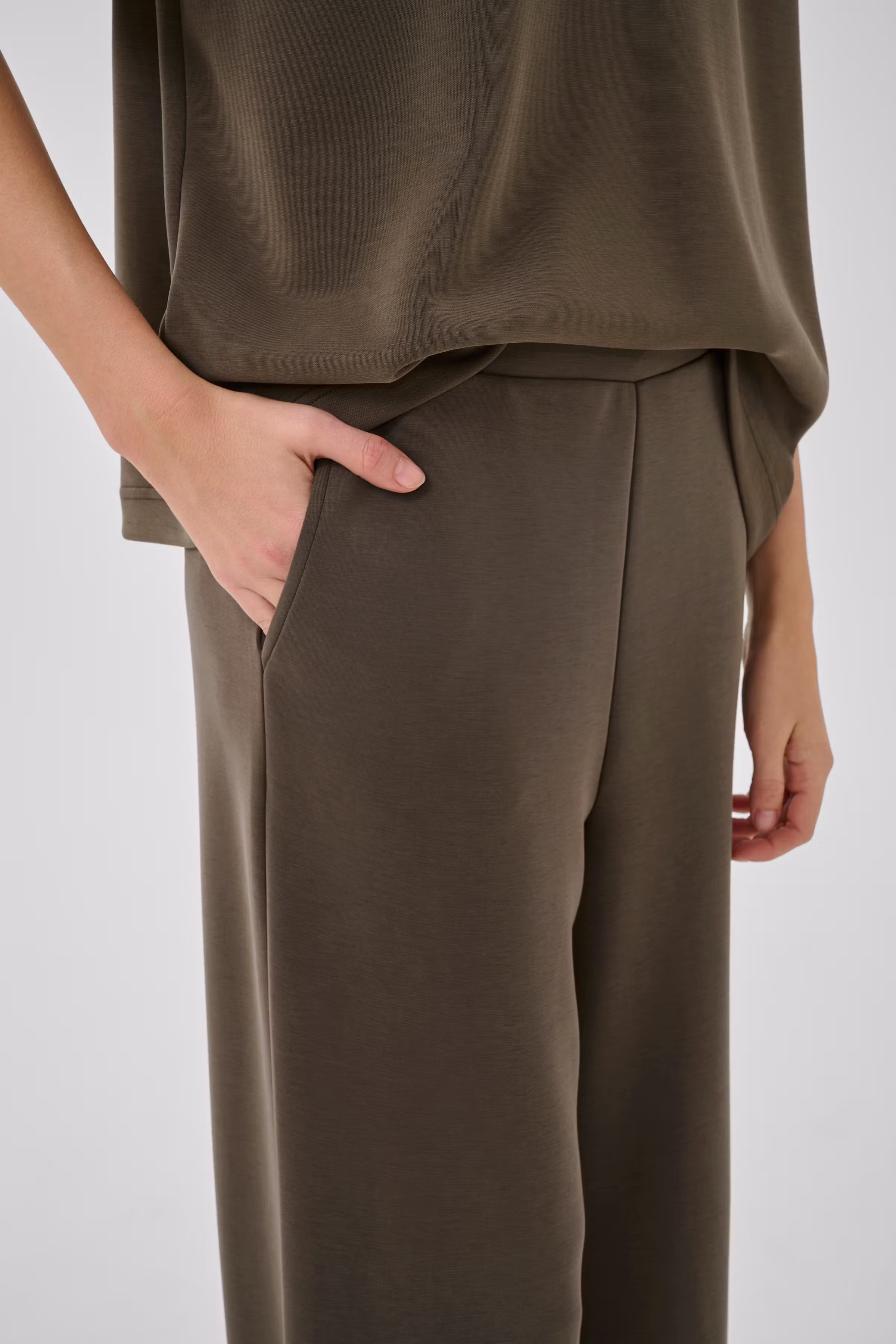 MWHelle Hose LOOKBOOK DETAIL 10705470-190810