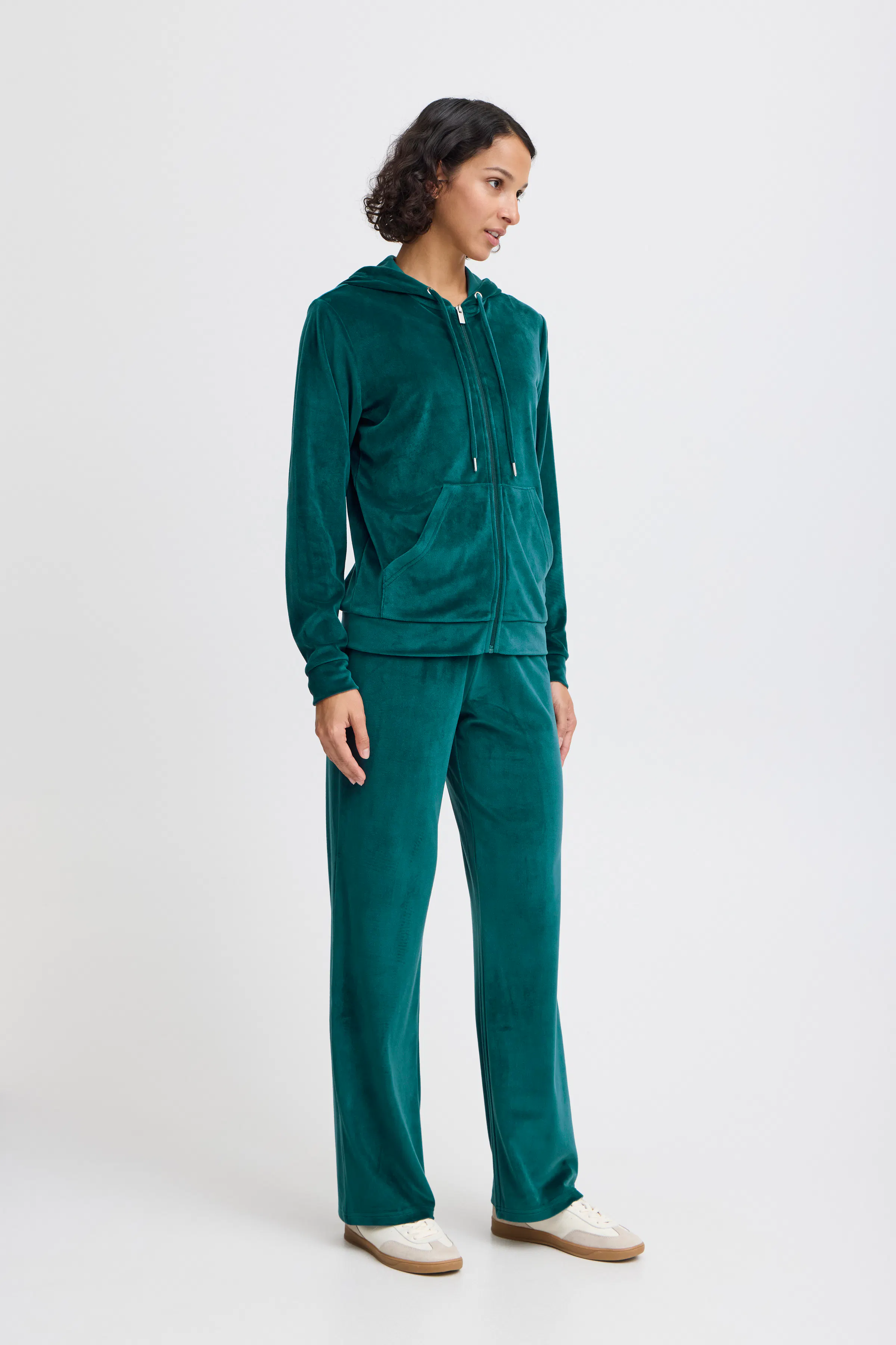 BYSTILLA Veloursett LOOKBOOK FRONT 20816019-195030