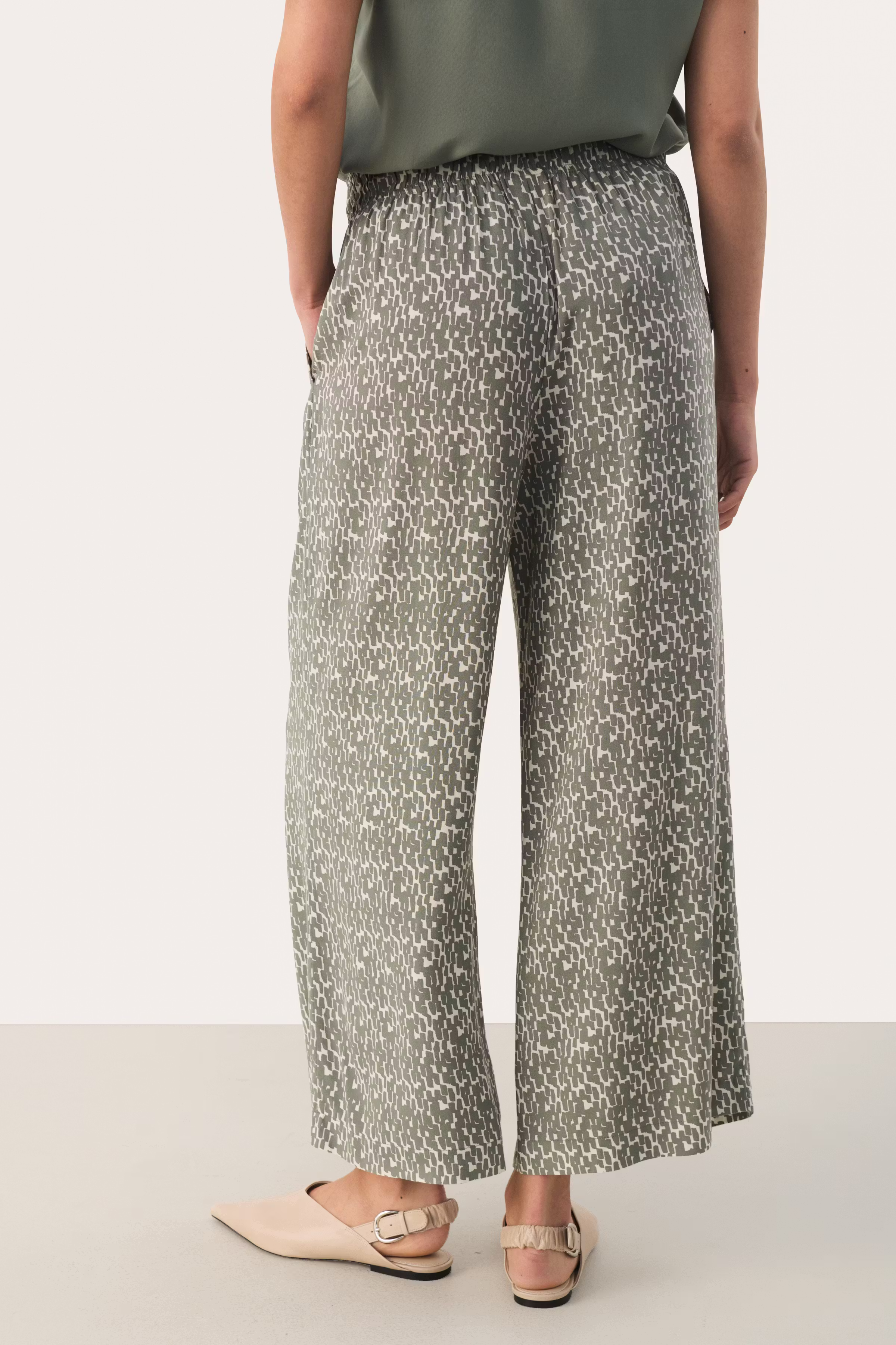 AlfiPW Hose LOOKBOOK BACK 30308708-303001