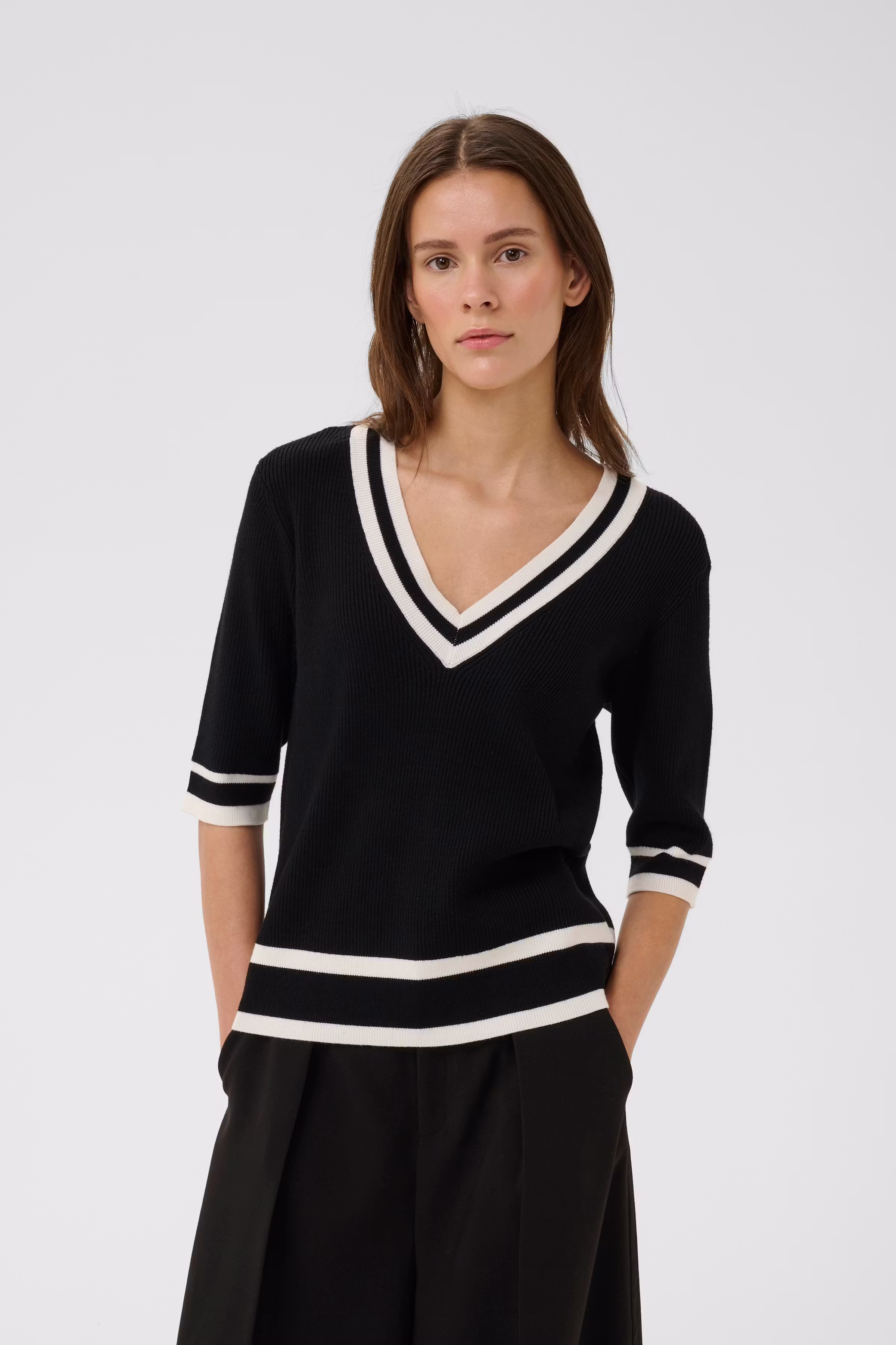 LeenahIW V-Neck Pullover LOOKBOOK FRONT 30110675-303487