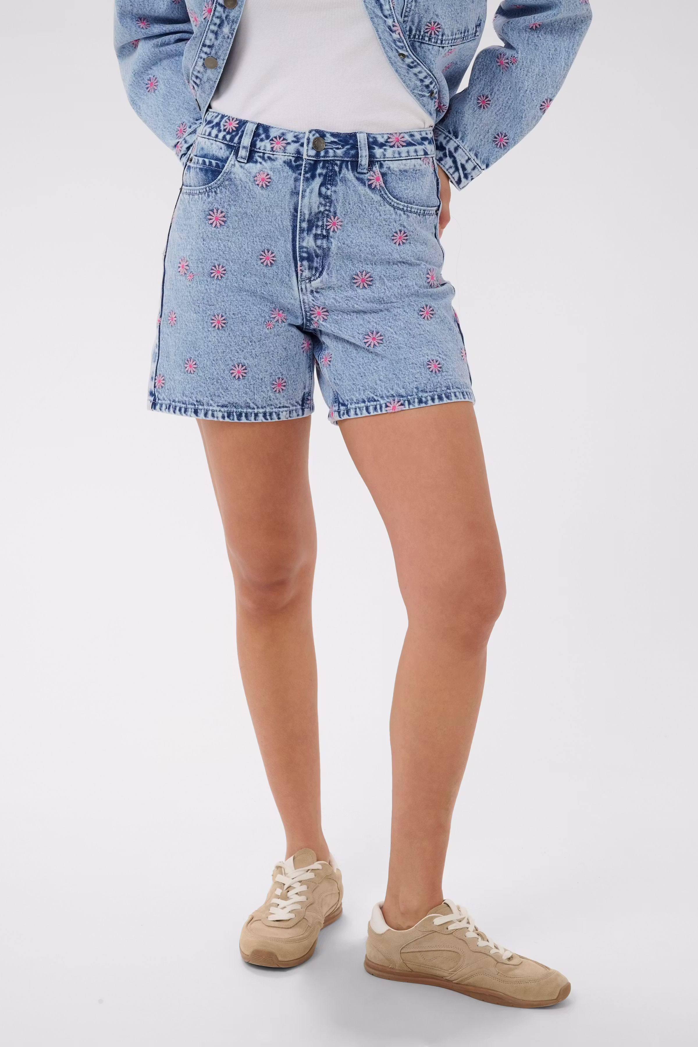 KAbabena Shorts LOOKBOOK FRONT 10511679-109286