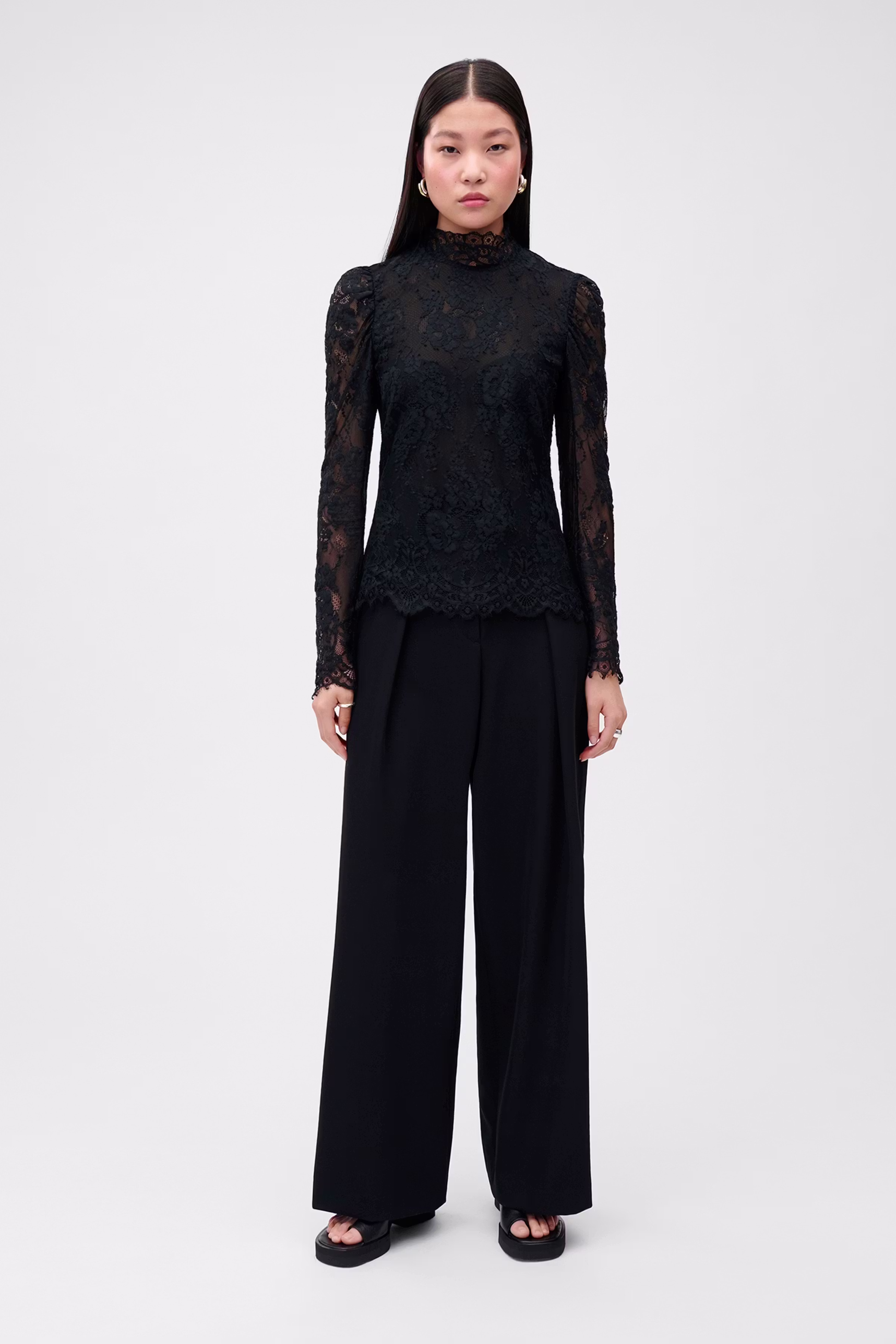 IOBRIHANNA Top LOOKBOOK FRONT 30600270-BK999
