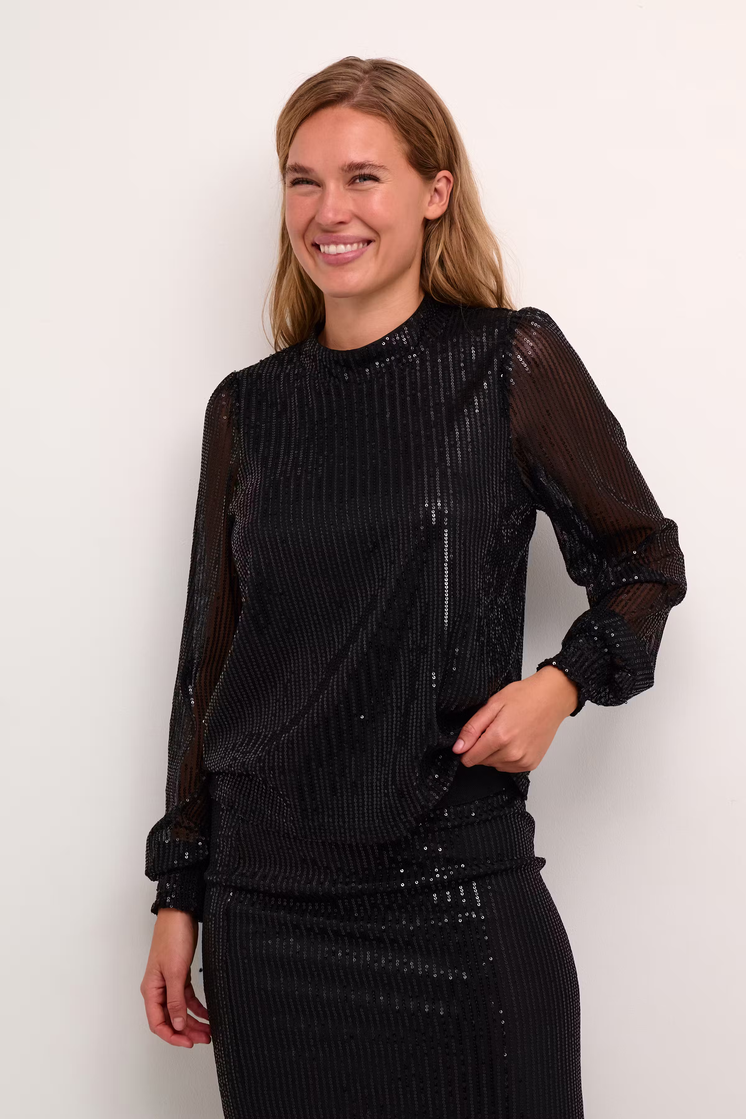 KAbolette Sequin blouse LOOKBOOK FRONT 10508000-100121