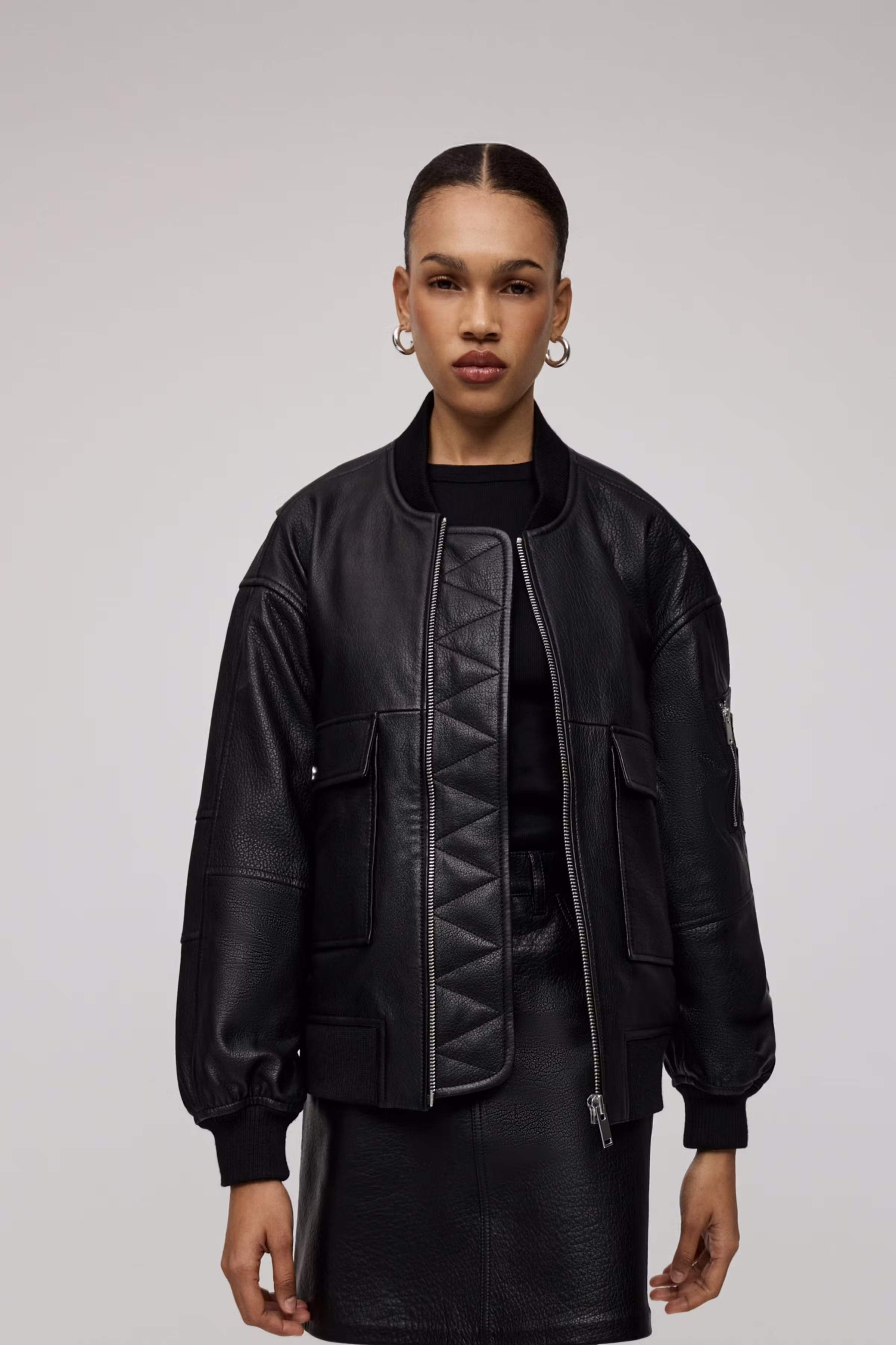 LARA JACKE LOOKBOOK FRONT 30600687-BK999