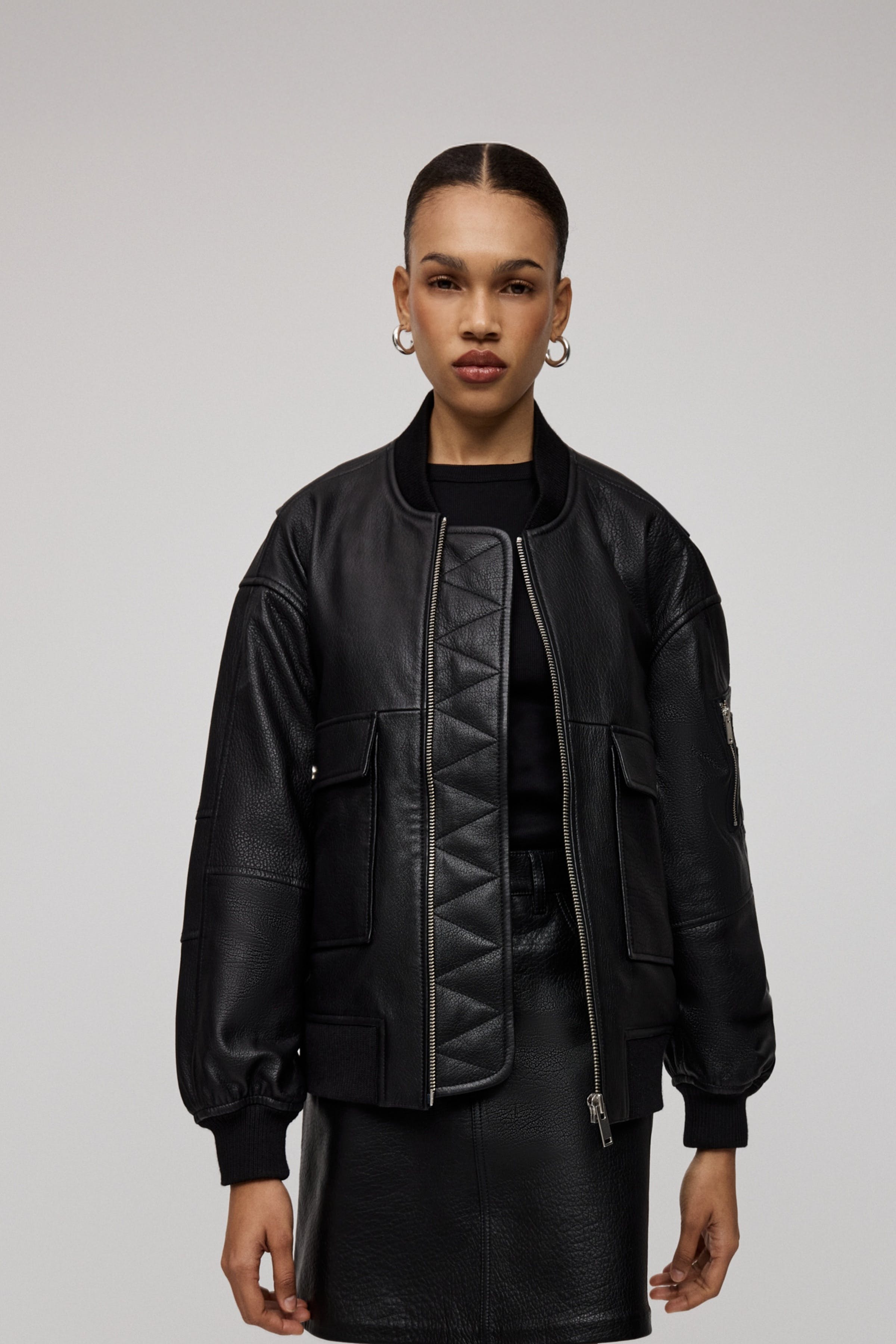 LARA JACKE LOOKBOOK FRONT 30600687-BK999