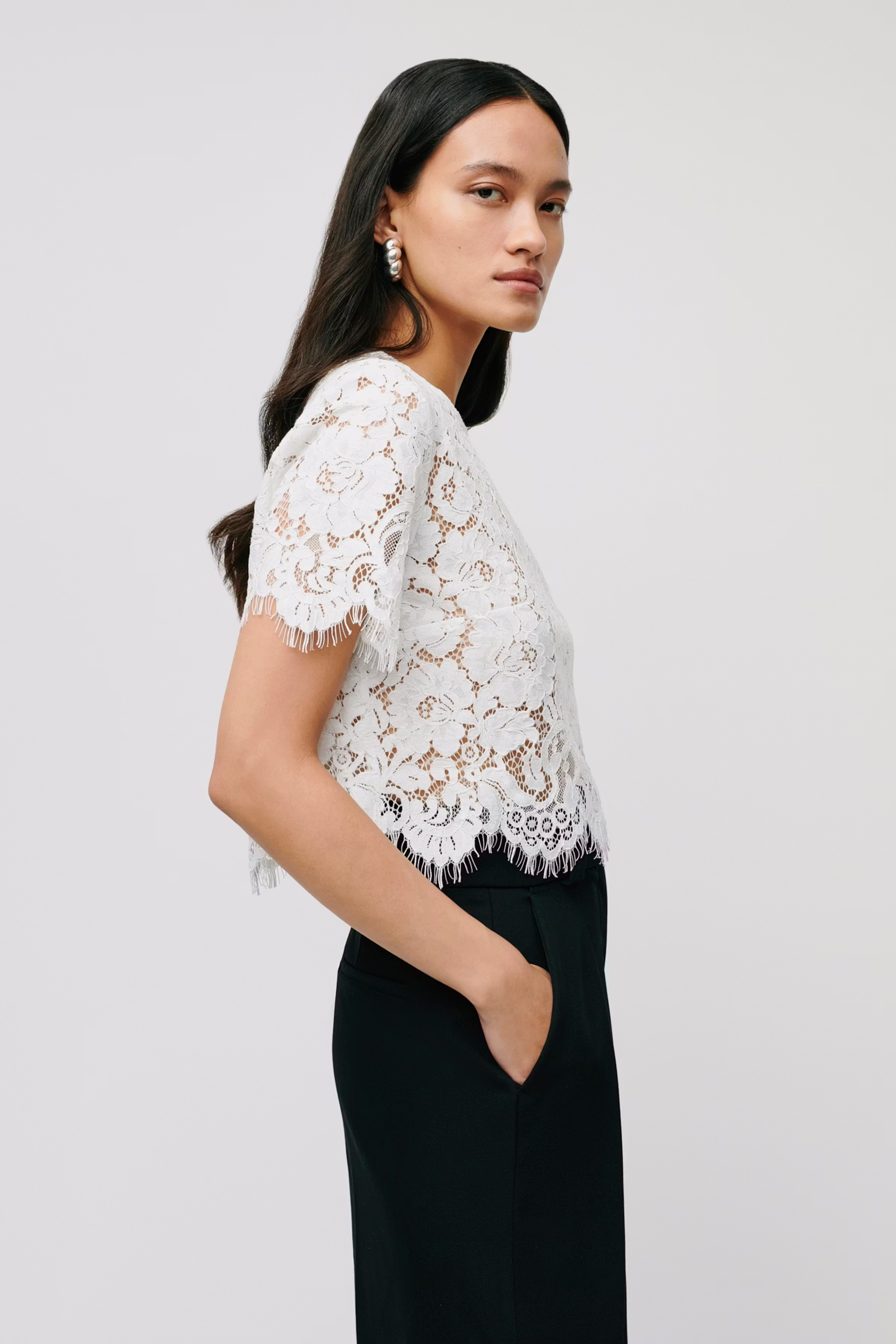 TRACEY Top LOOKBOOK FRONT 30600444-WH010