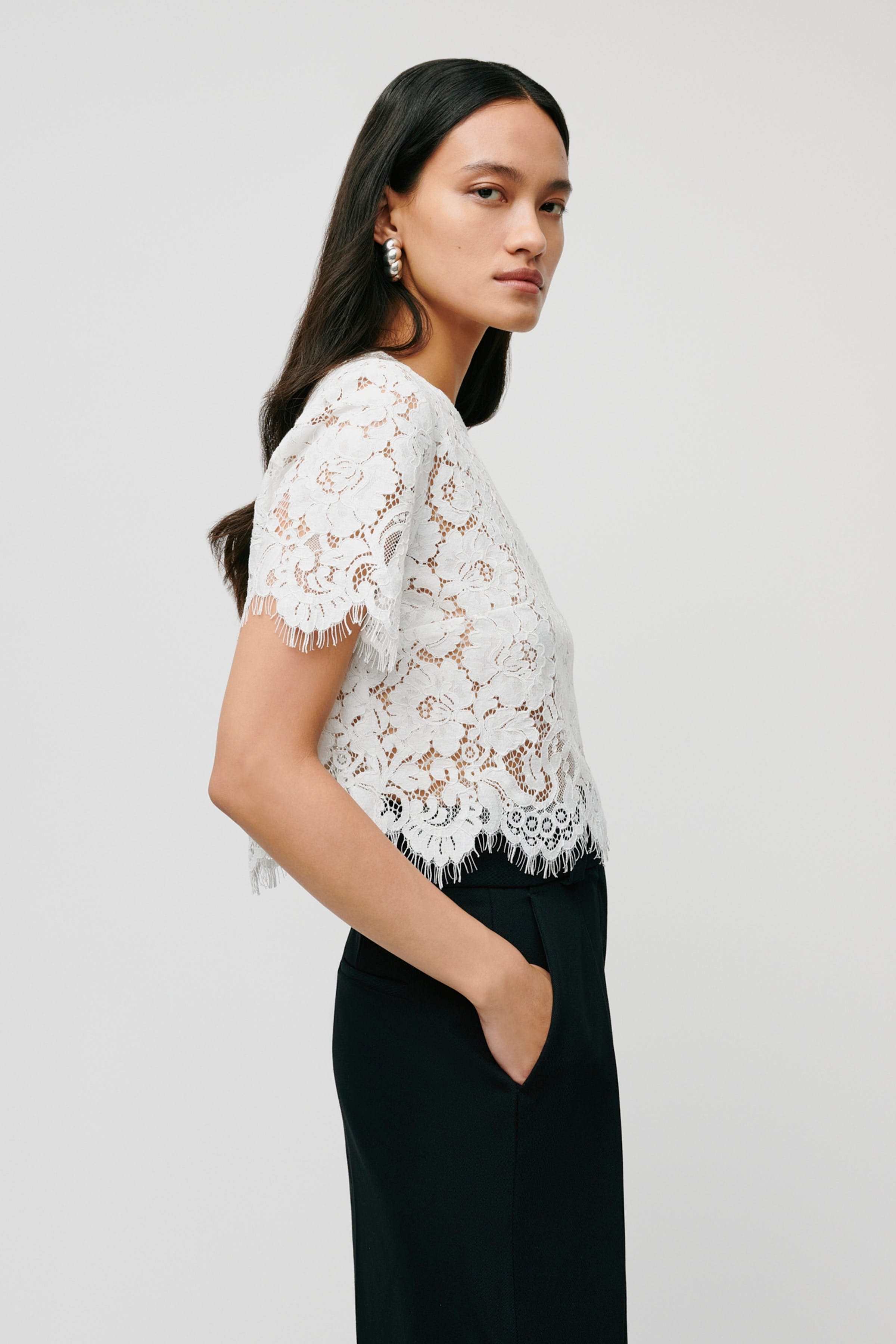 TRACEY Top LOOKBOOK FRONT 30600444-WH010