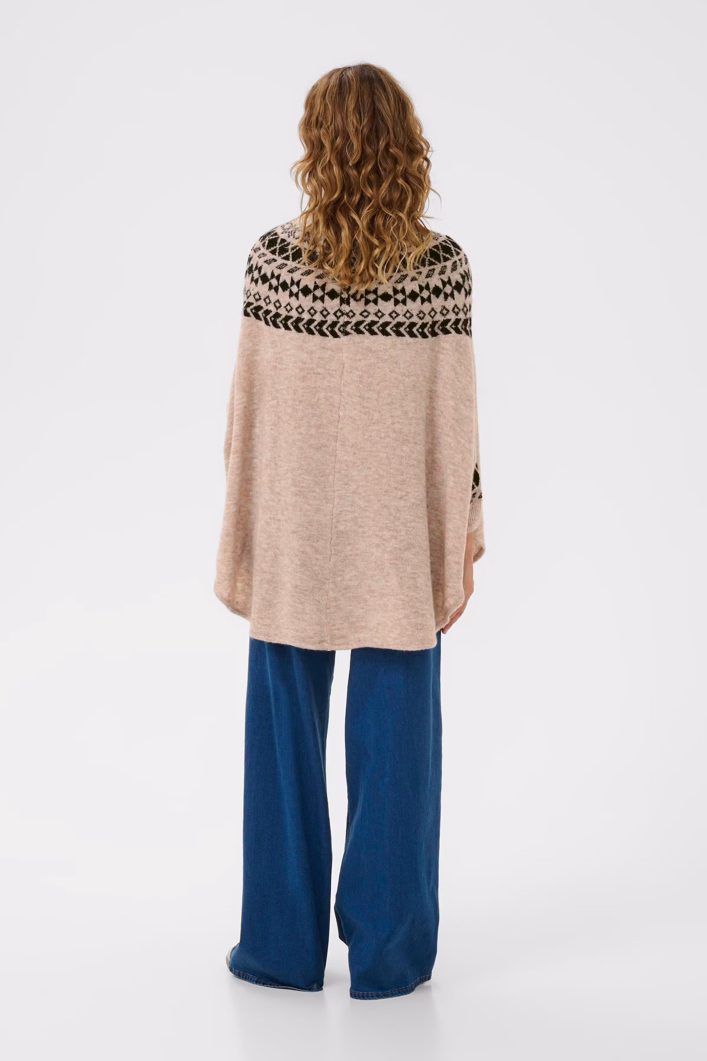 CRCherrie Poncho LOOKBOOK BACK 10615072-106445