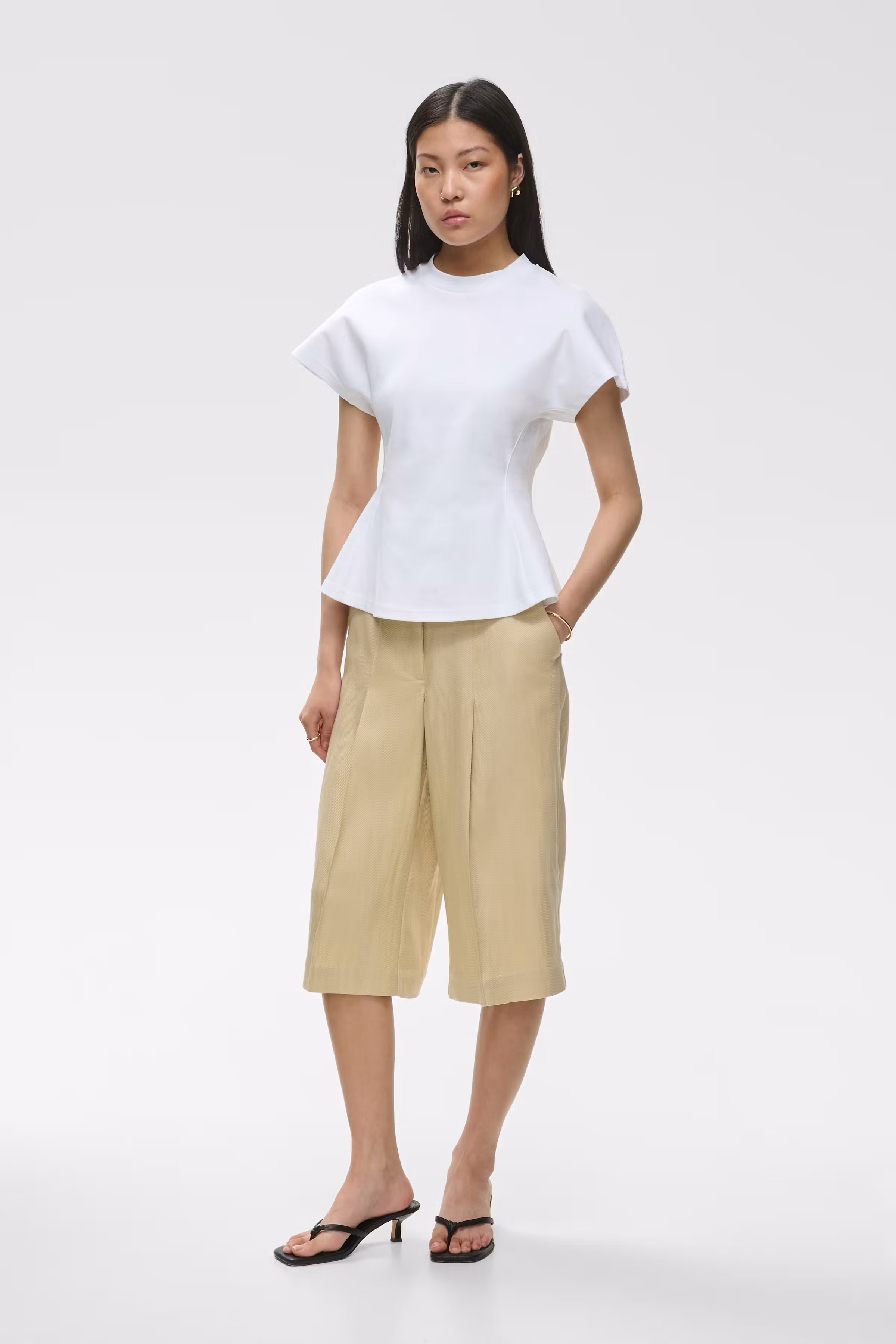 IOPLUM Shorts LOOKBOOK FRONT 30600633-BE458