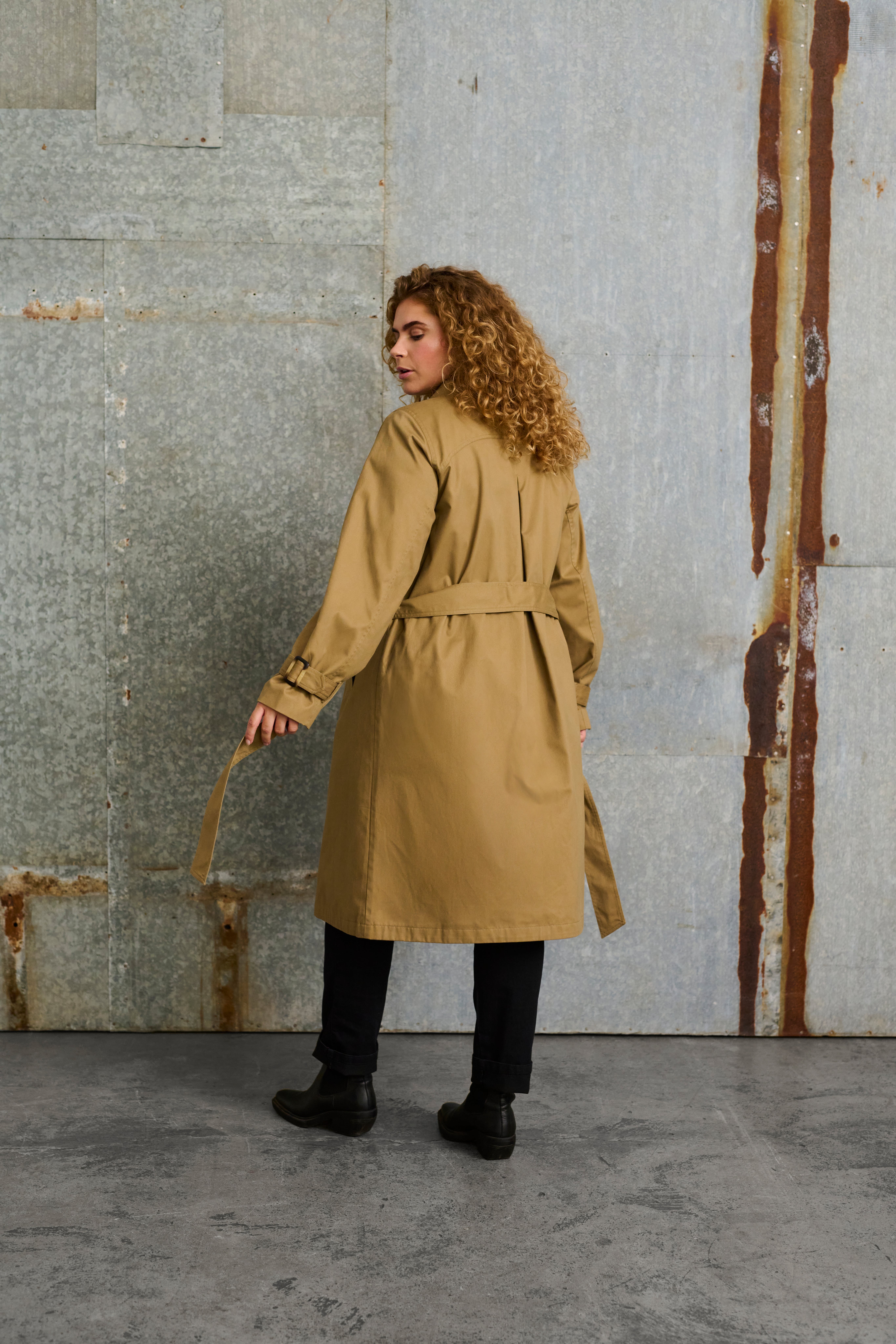 KChella Trenchcoat LOCATION NONE 10582370-171115