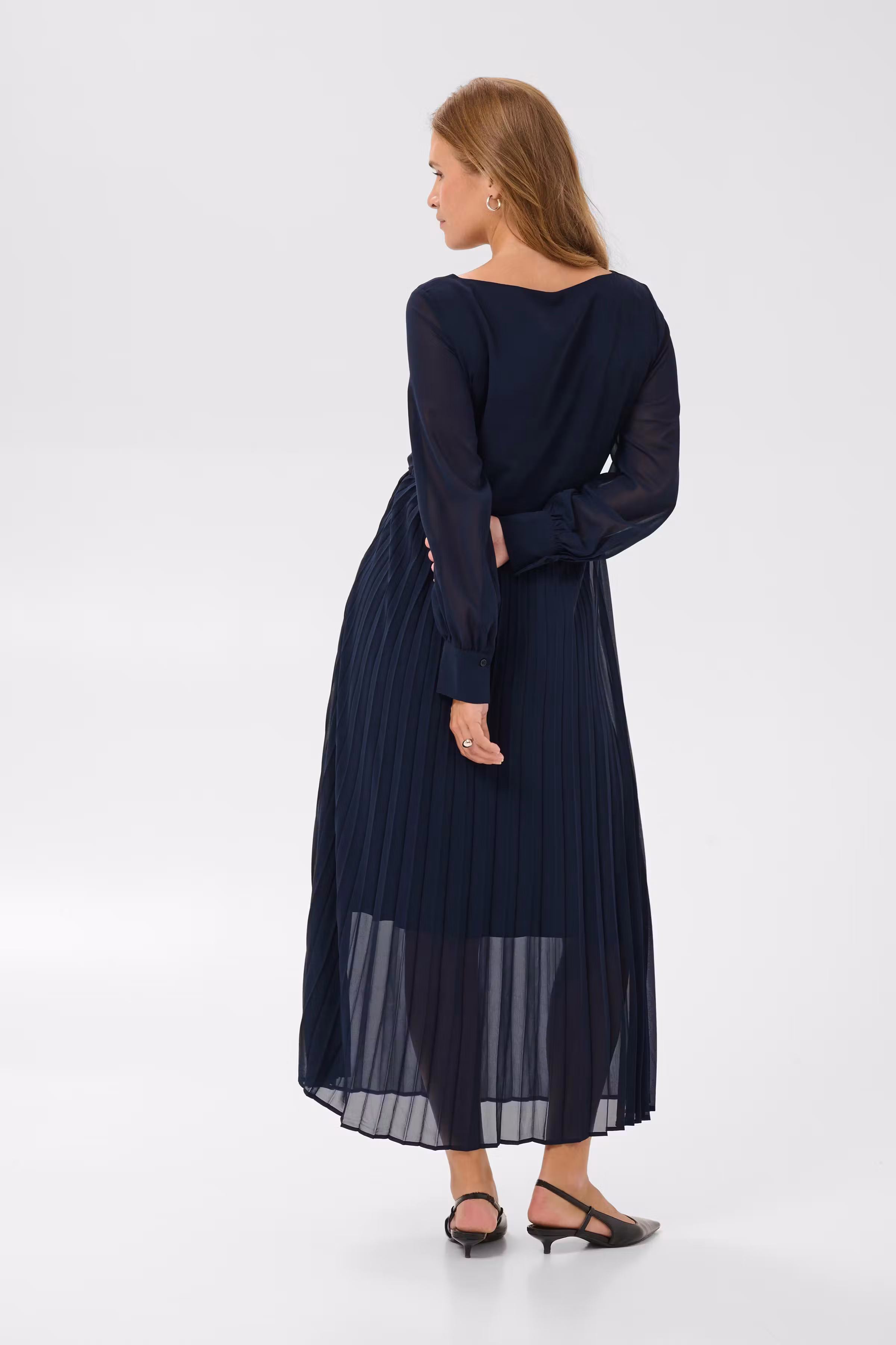 KAlorinda Kleid LOOKBOOK BACK 10513212-194020