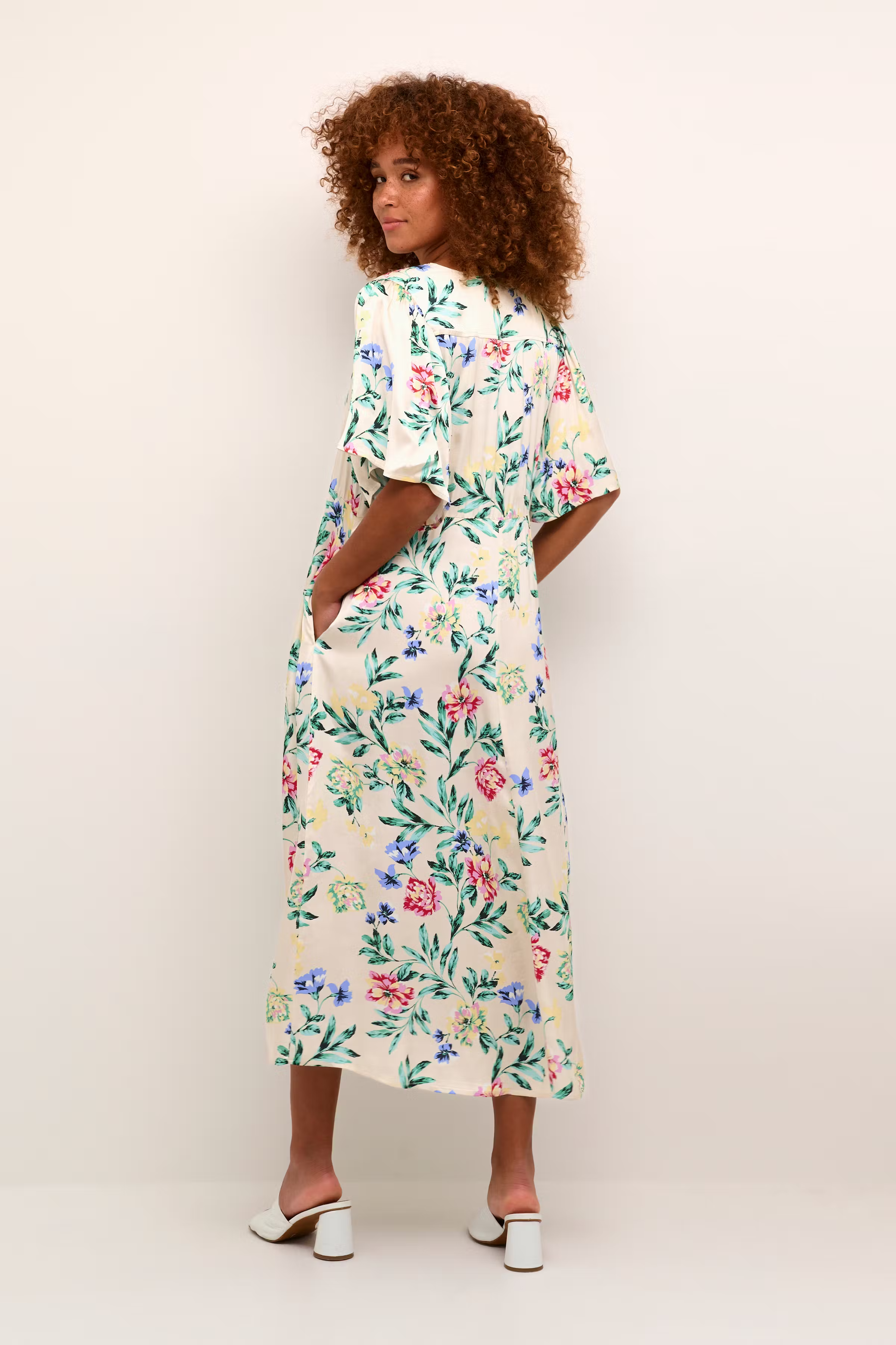 CUjulie Kjole med blomster LOOKBOOK BACK 50110349-105483