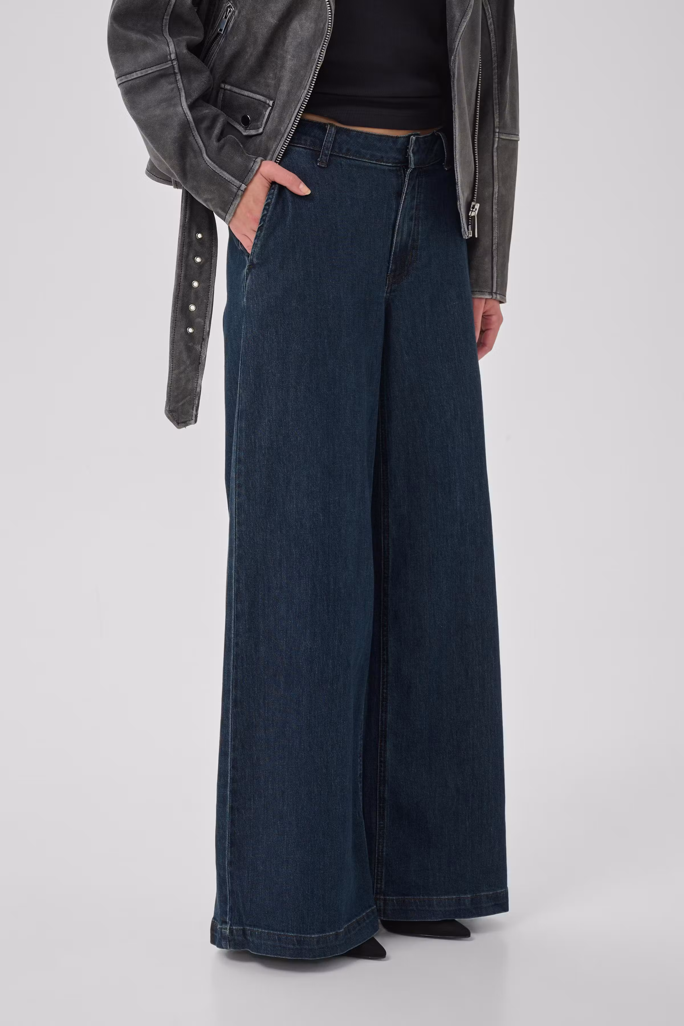 MWMonty Hose LOOKBOOK FRONT 10705622-100061