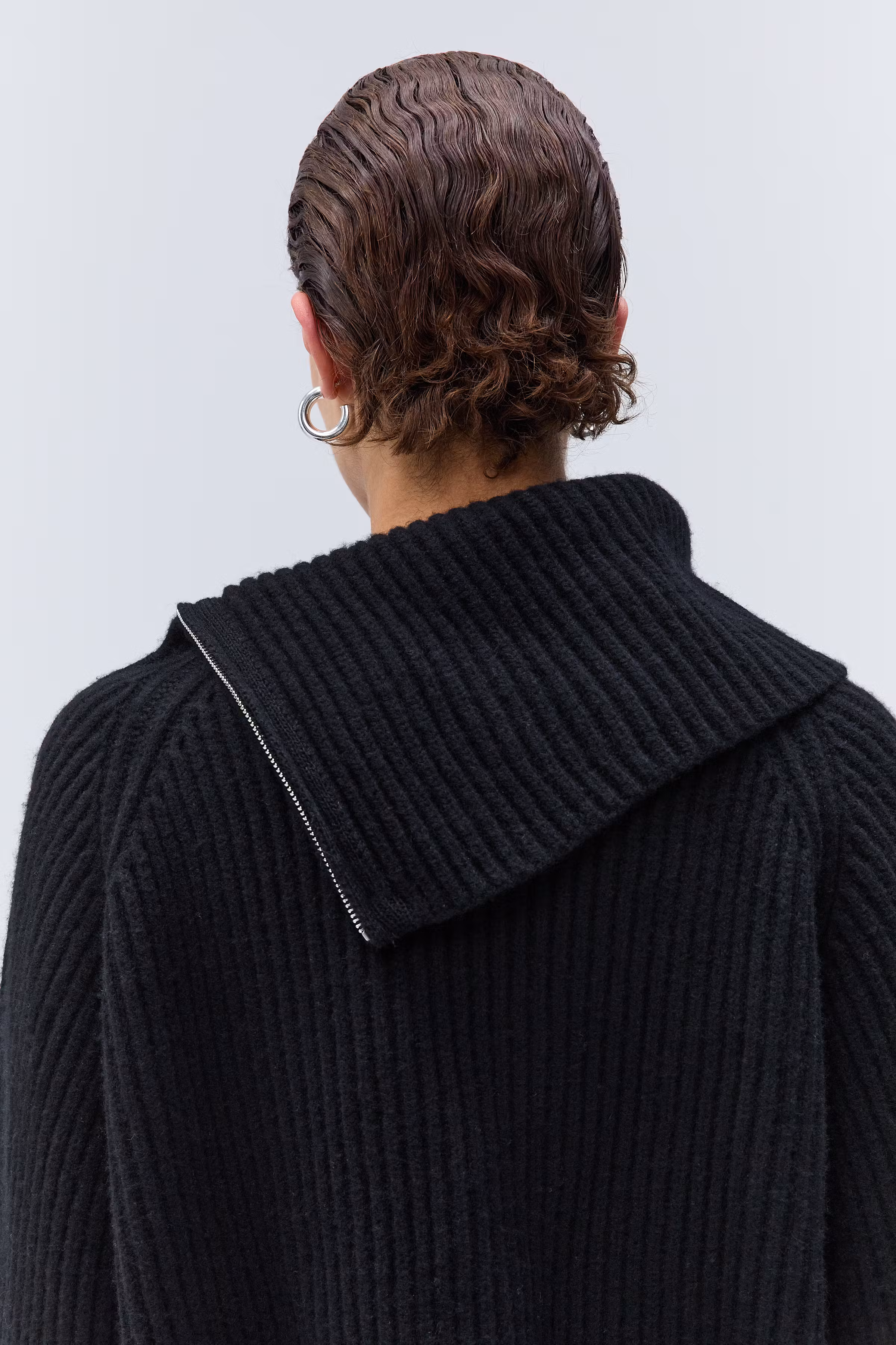 IOFIDELIA Pullover LOOKBOOK DETAIL 30600000-BK999