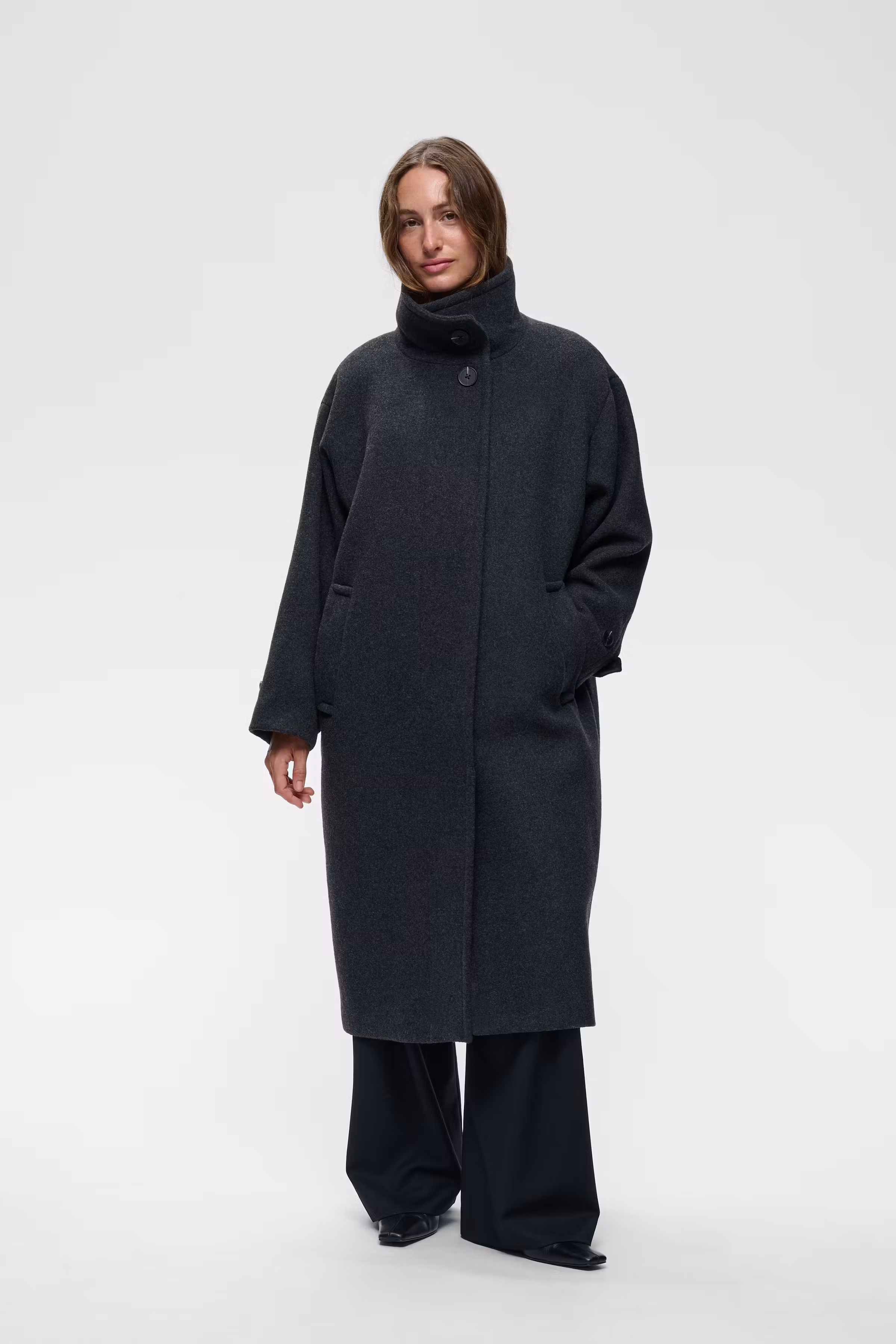 ZtinnaIW Mantel LOOKBOOK FRONT 30111369-300596