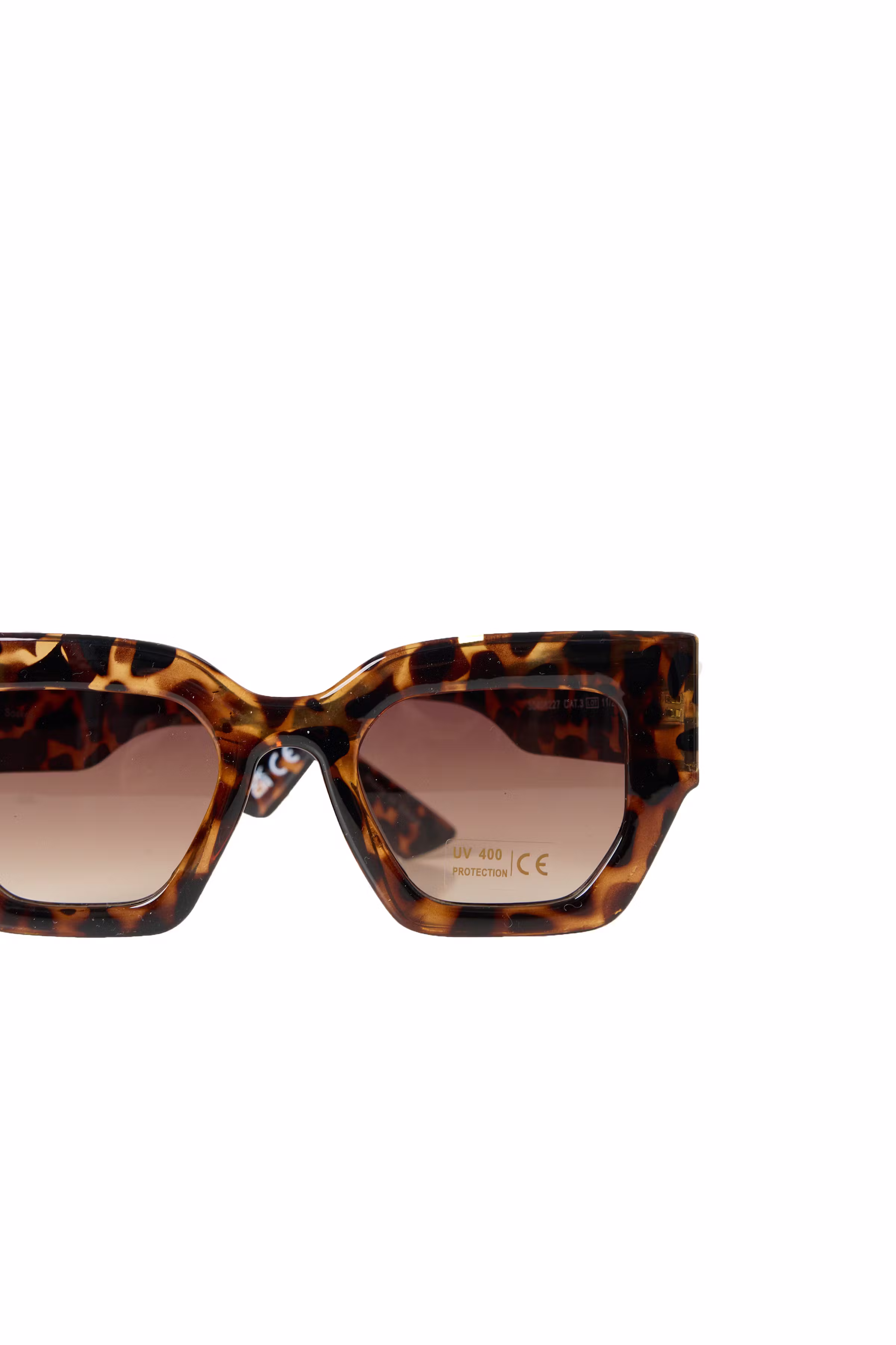 SLChase Sunglasses LOOKBOOK DETAIL 30408227-303696