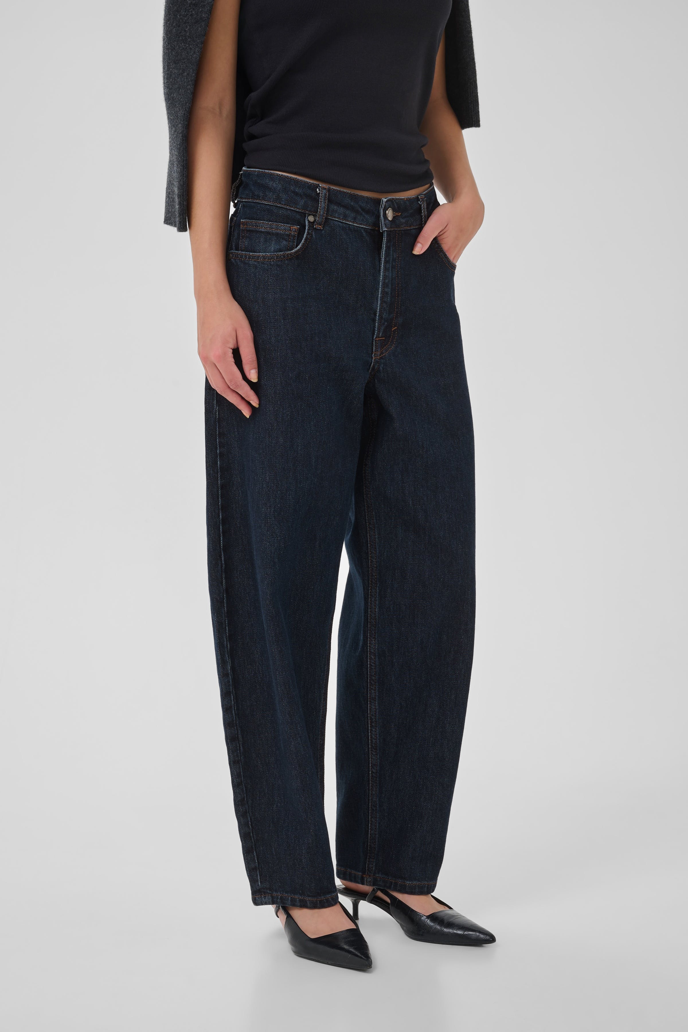 BalooMW Barrel Jeans LOOKBOOK FRONT 10705092-100067