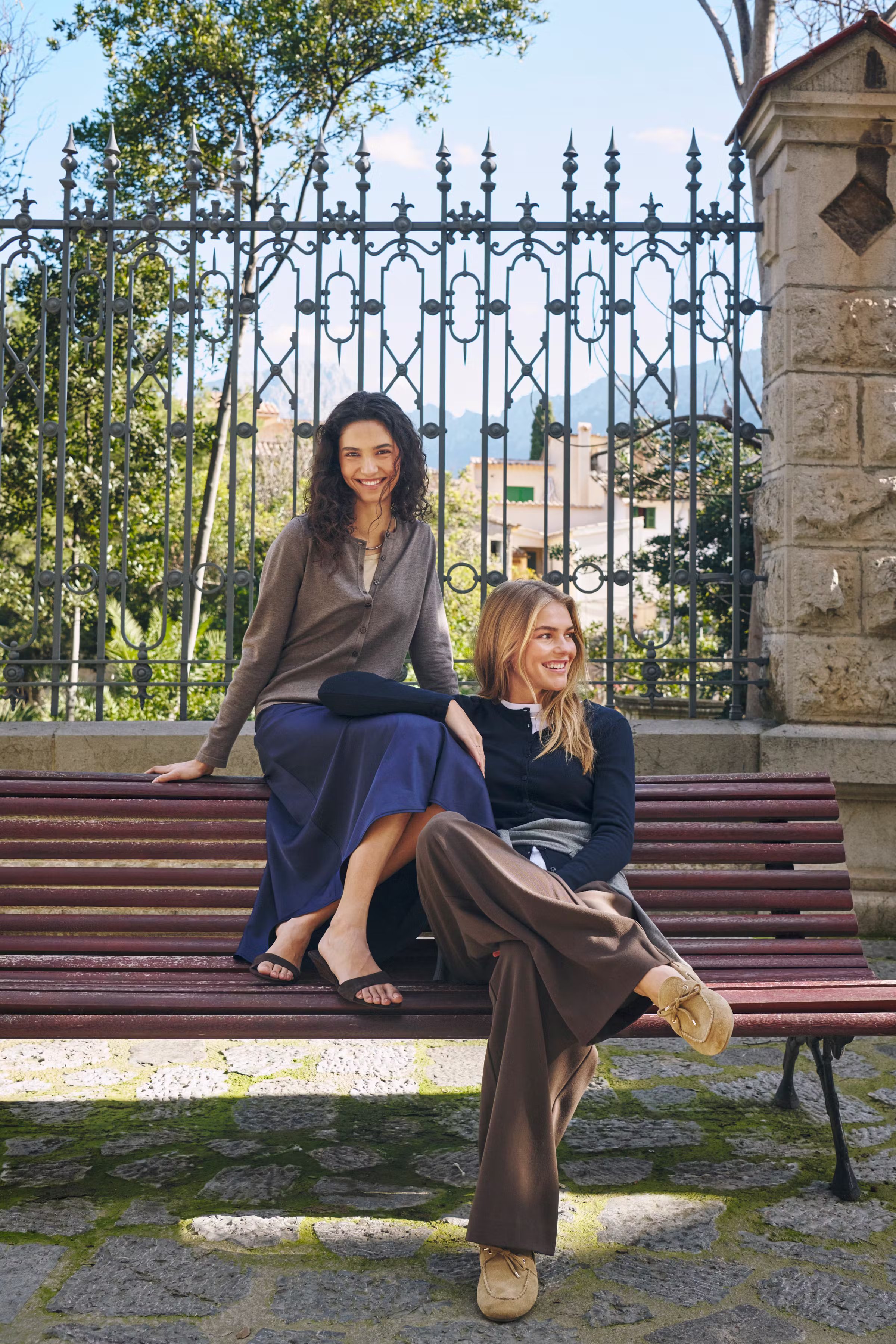 MilaSZ R-Neck Cardigan LOCATION NONE 30500005-193924