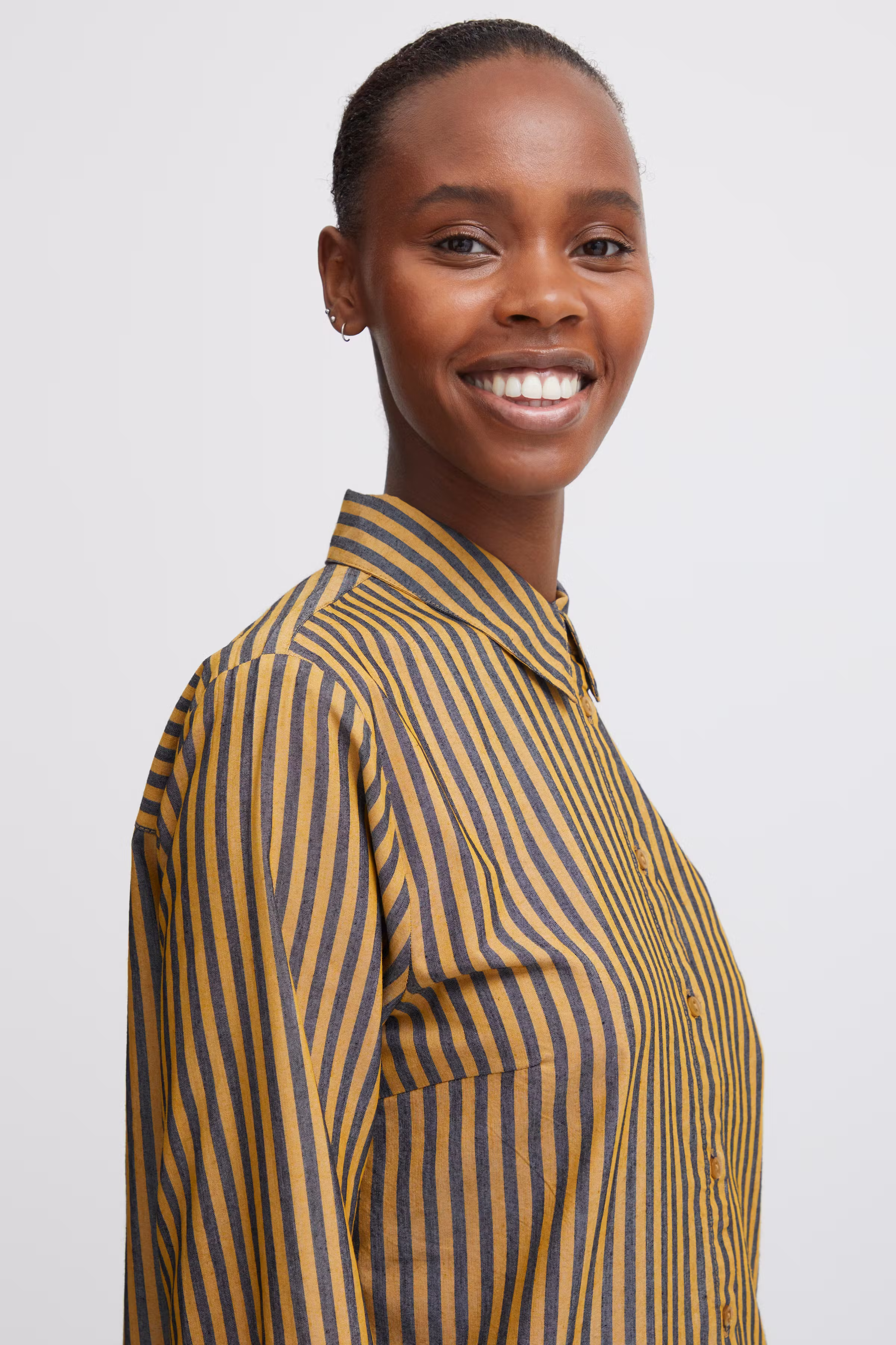 BYHETILA Skjorta LOOKBOOK DETAIL 20815257-203345