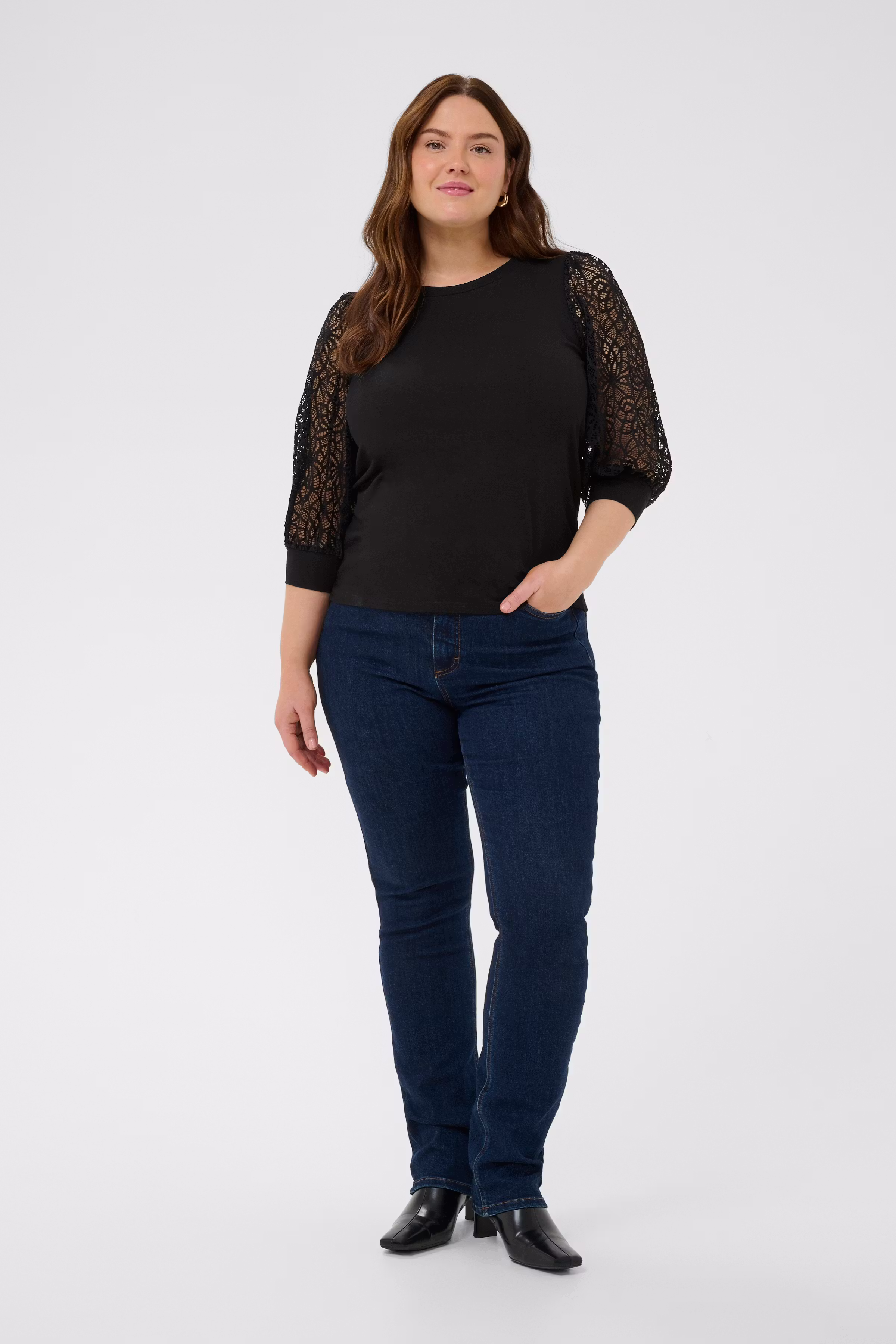 KCbella T-Shirt LOOKBOOK FRONT 10581899-100121