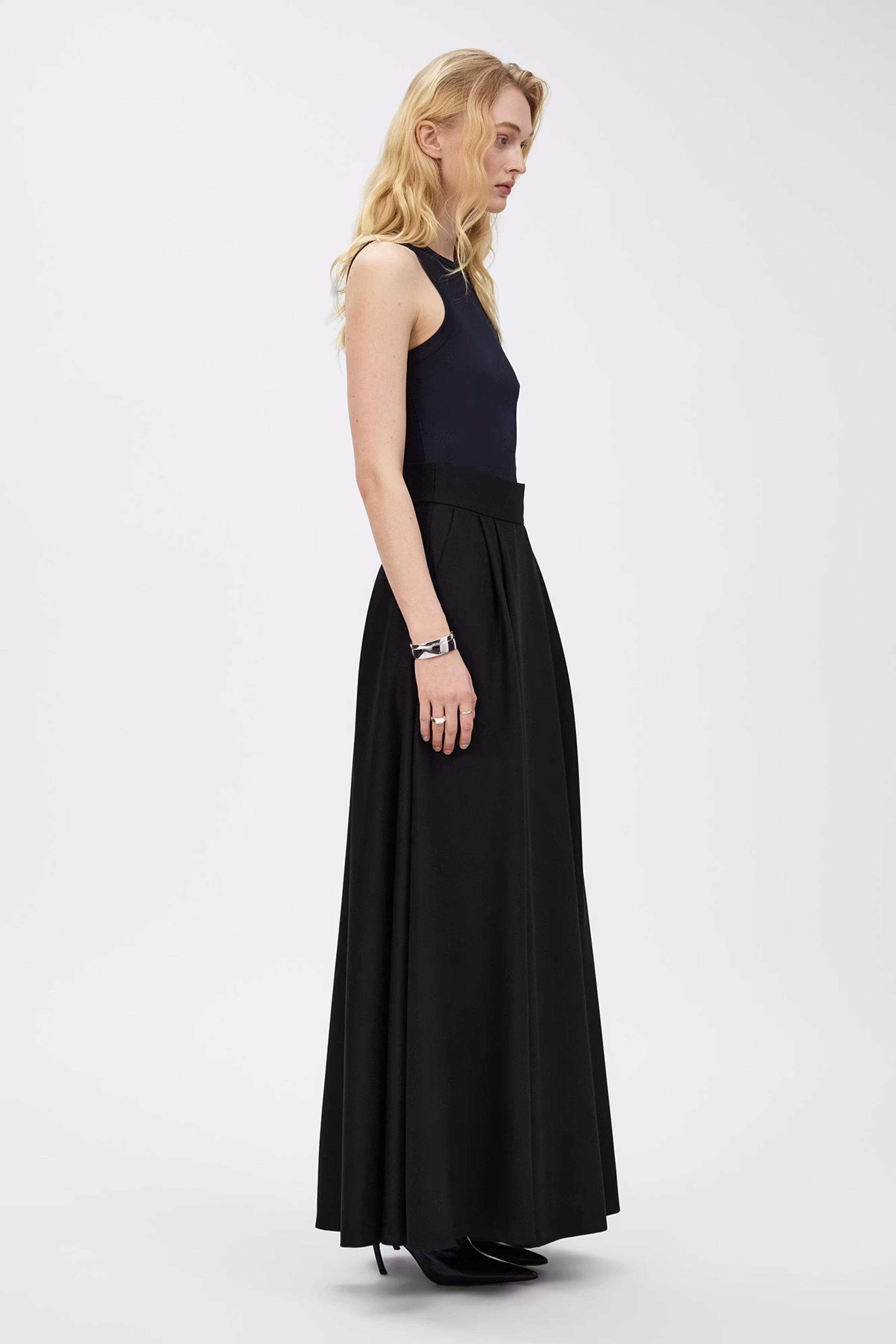 IO Skirt LOOKBOOK FRONT 30600648-BK999