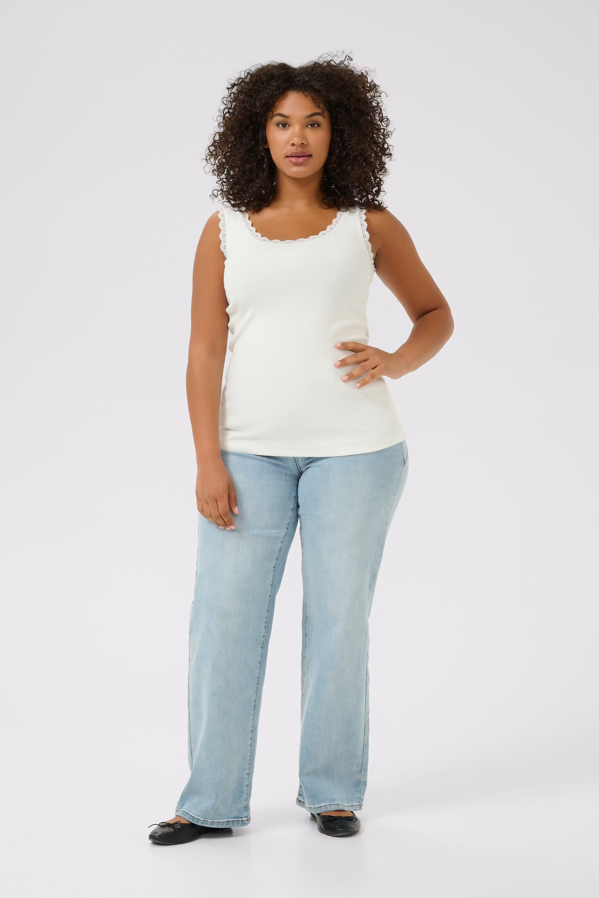 KCbritt T-shirt LOOKBOOK FRONT 10583766-110602