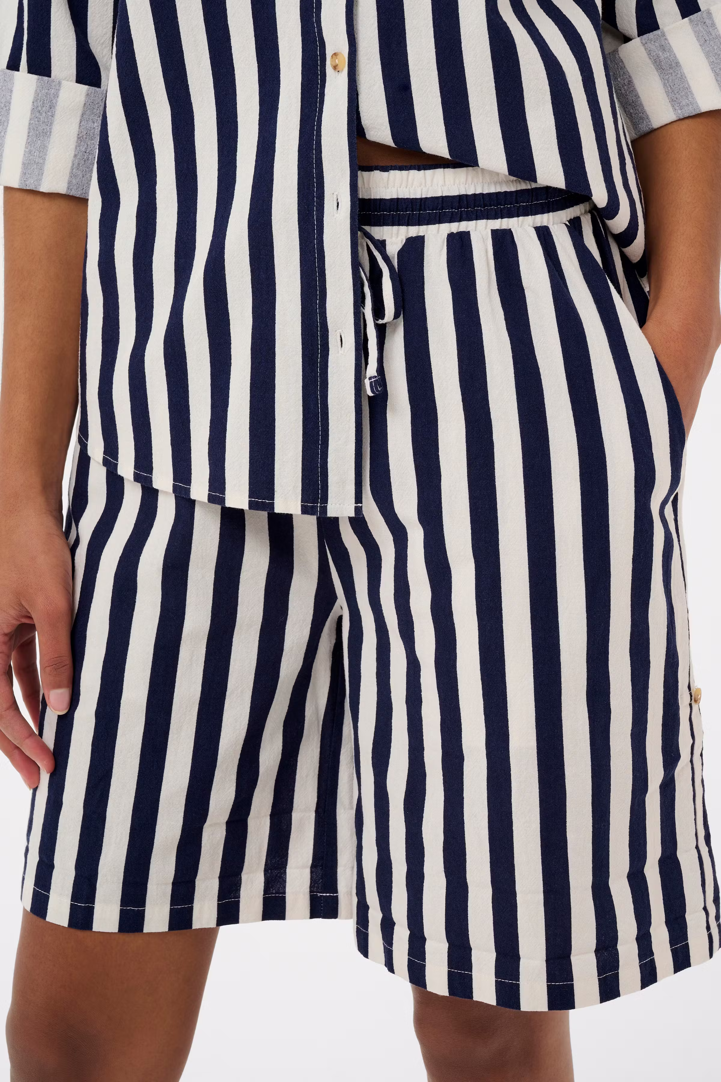 ZalindaSZ Shorts LOOKBOOK DETAIL 30513817-305176