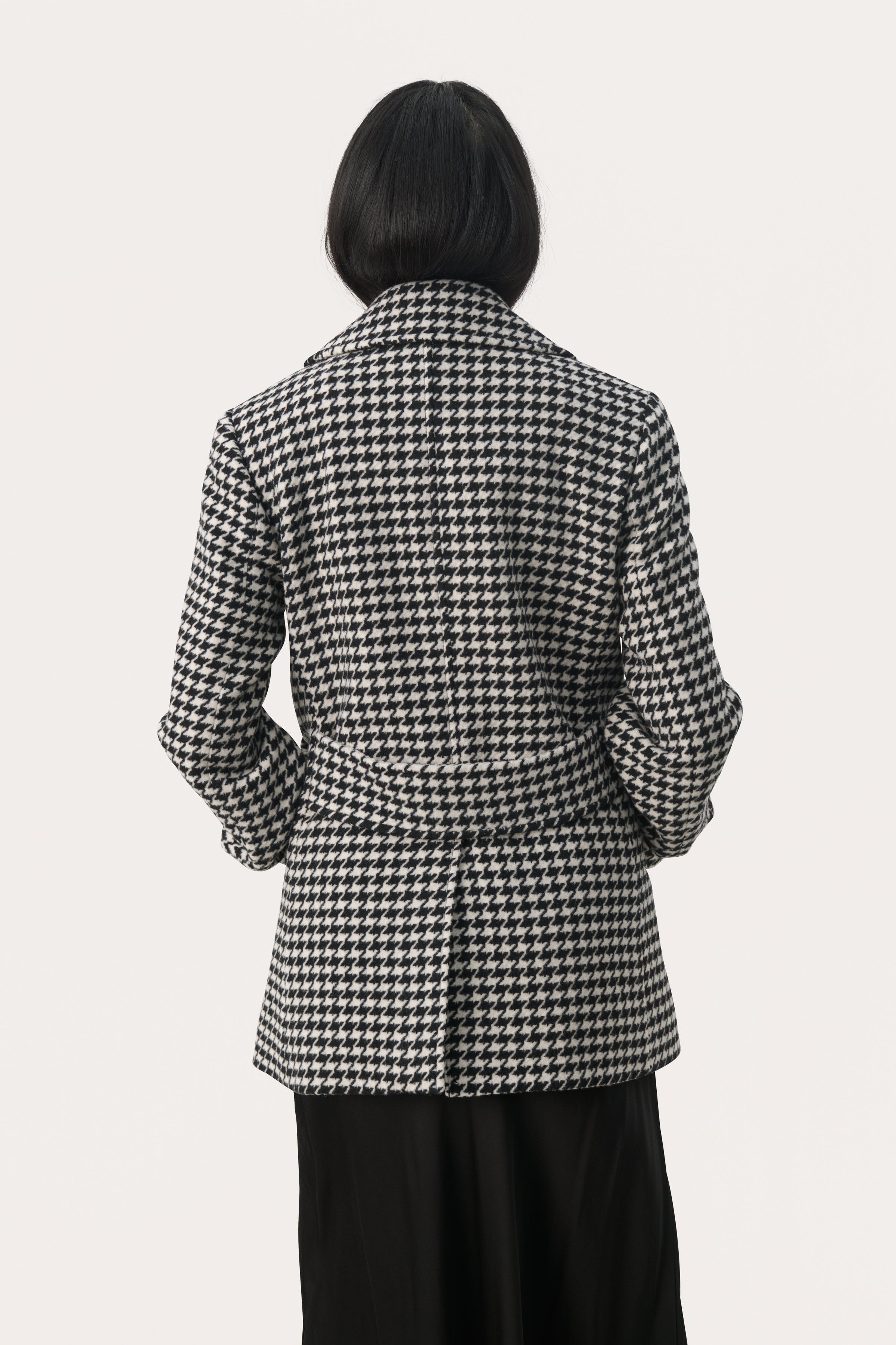 LekiaPW Mantel LOOKBOOK BACK 30308728-303086