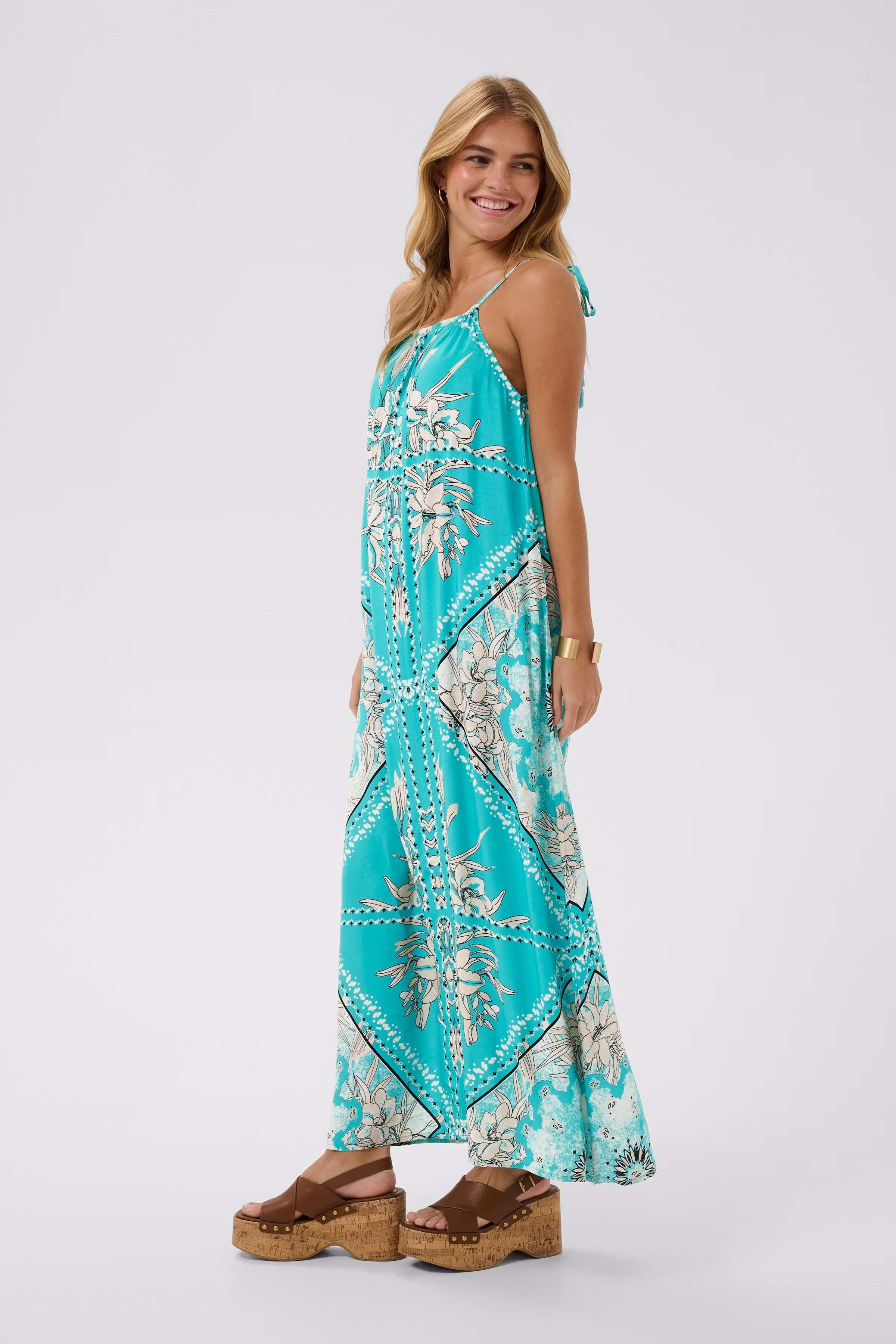 CRTiah Klänning LOOKBOOK FRONT 10614985-109338