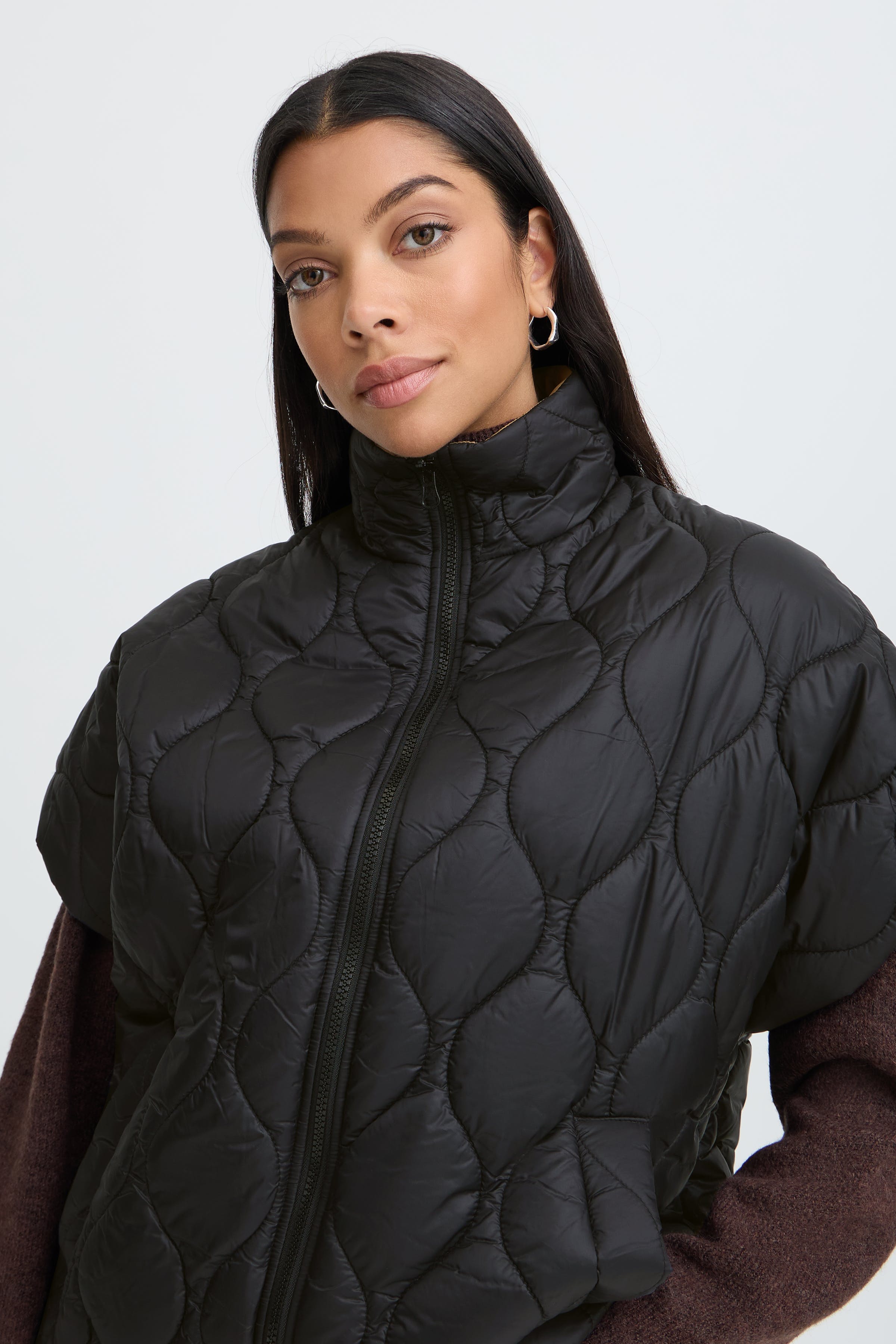 BYBERTA Vest yttertøj LOOKBOOK DETAIL 20819130-194008