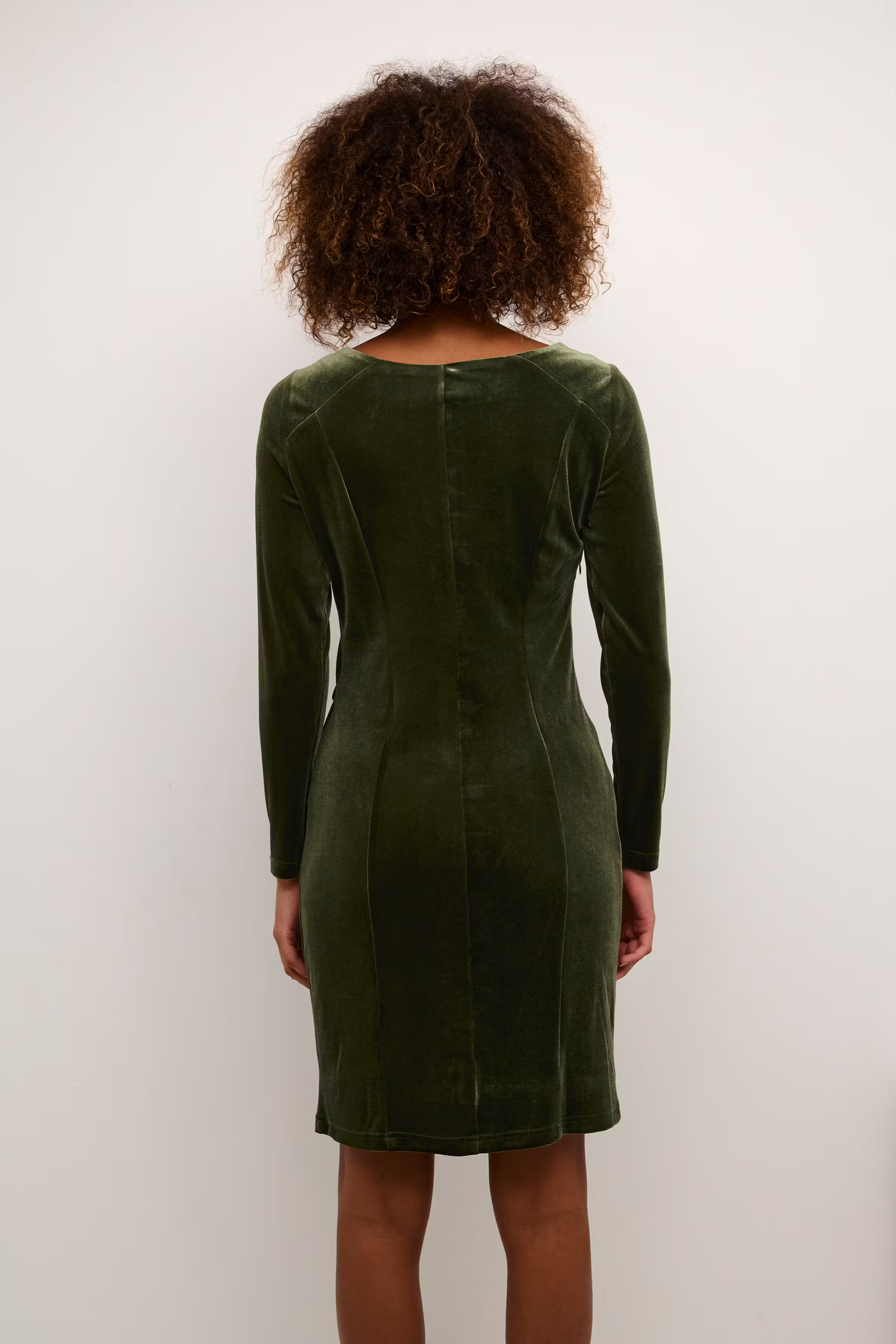 Kelly Velourkjole LOOKBOOK FRONT 10501495-190414