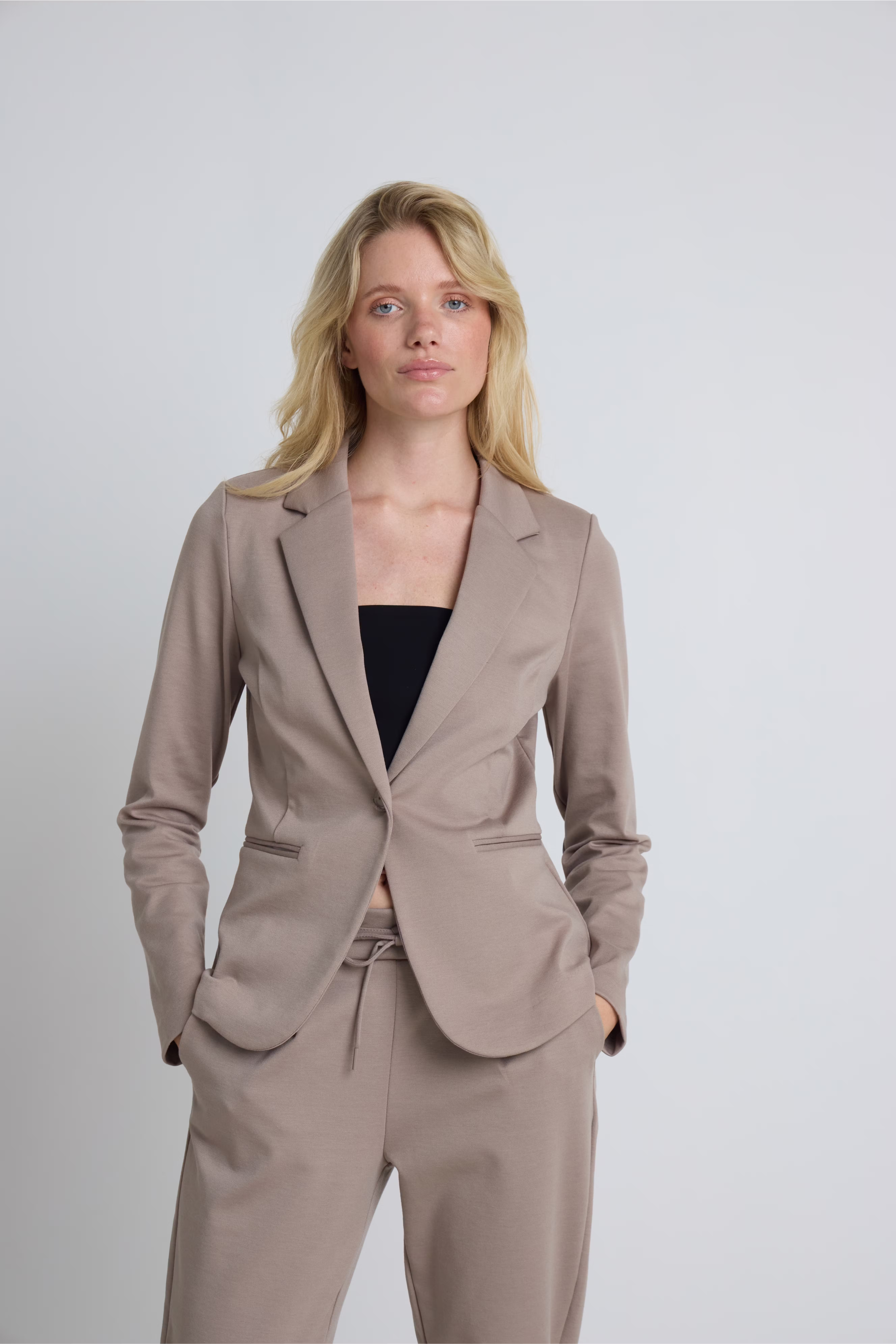 IHKATE Blazer LOCATION NONE 20101801-171212