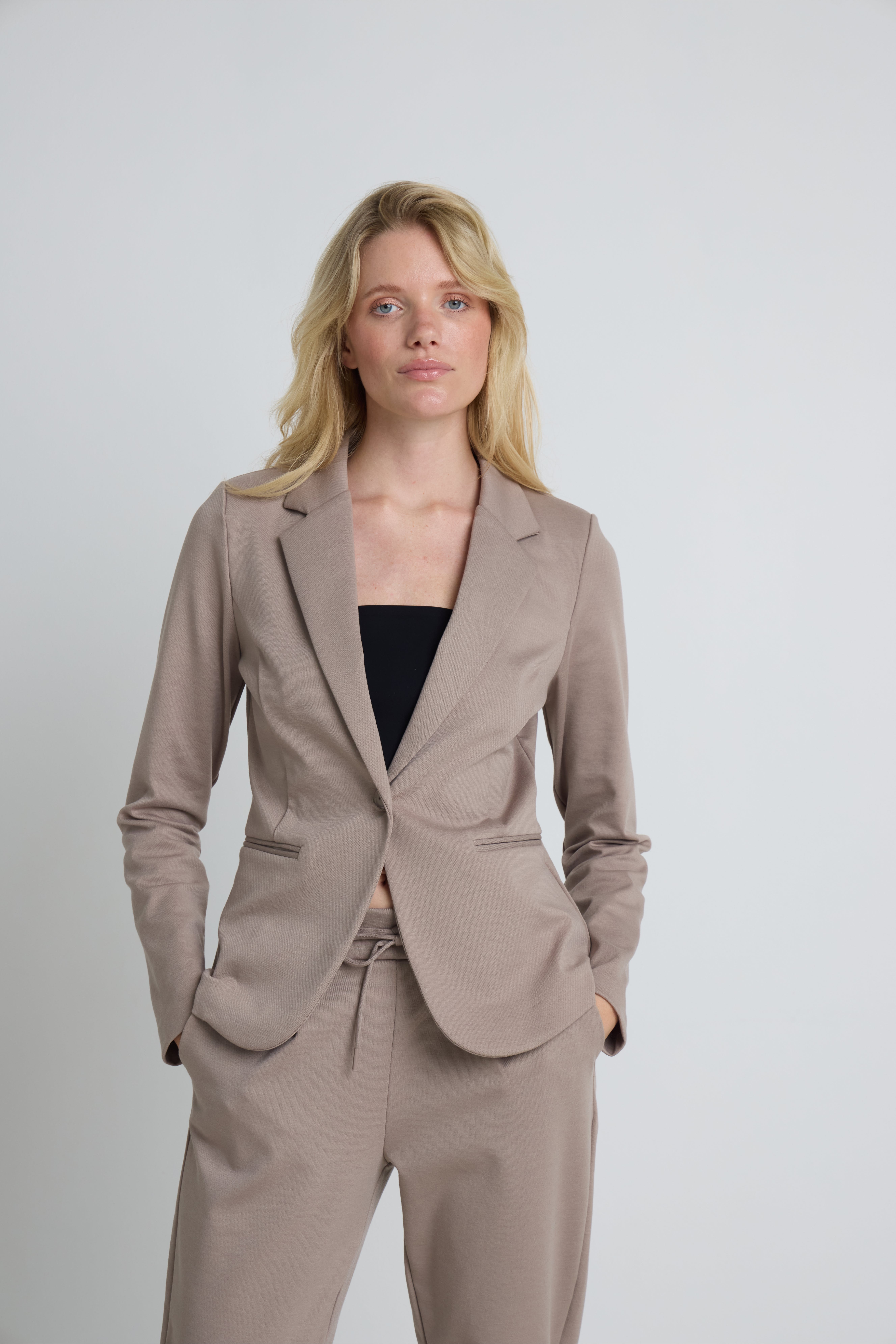 IHKATE Blazer LOCATION NONE 20101801-171212