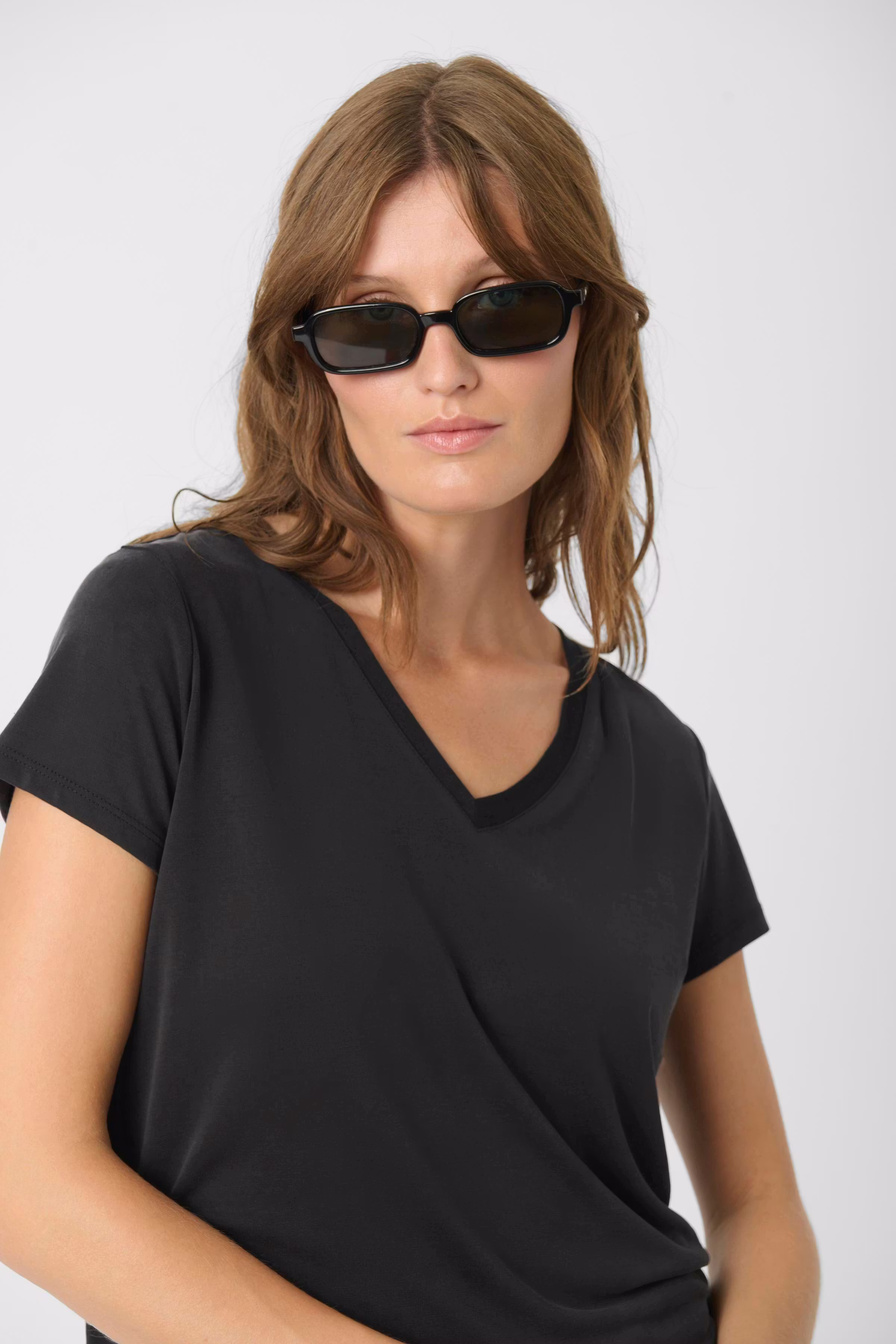 SLColumbine V-neck T-shirt LOOKBOOK DETAIL 30404284-40050