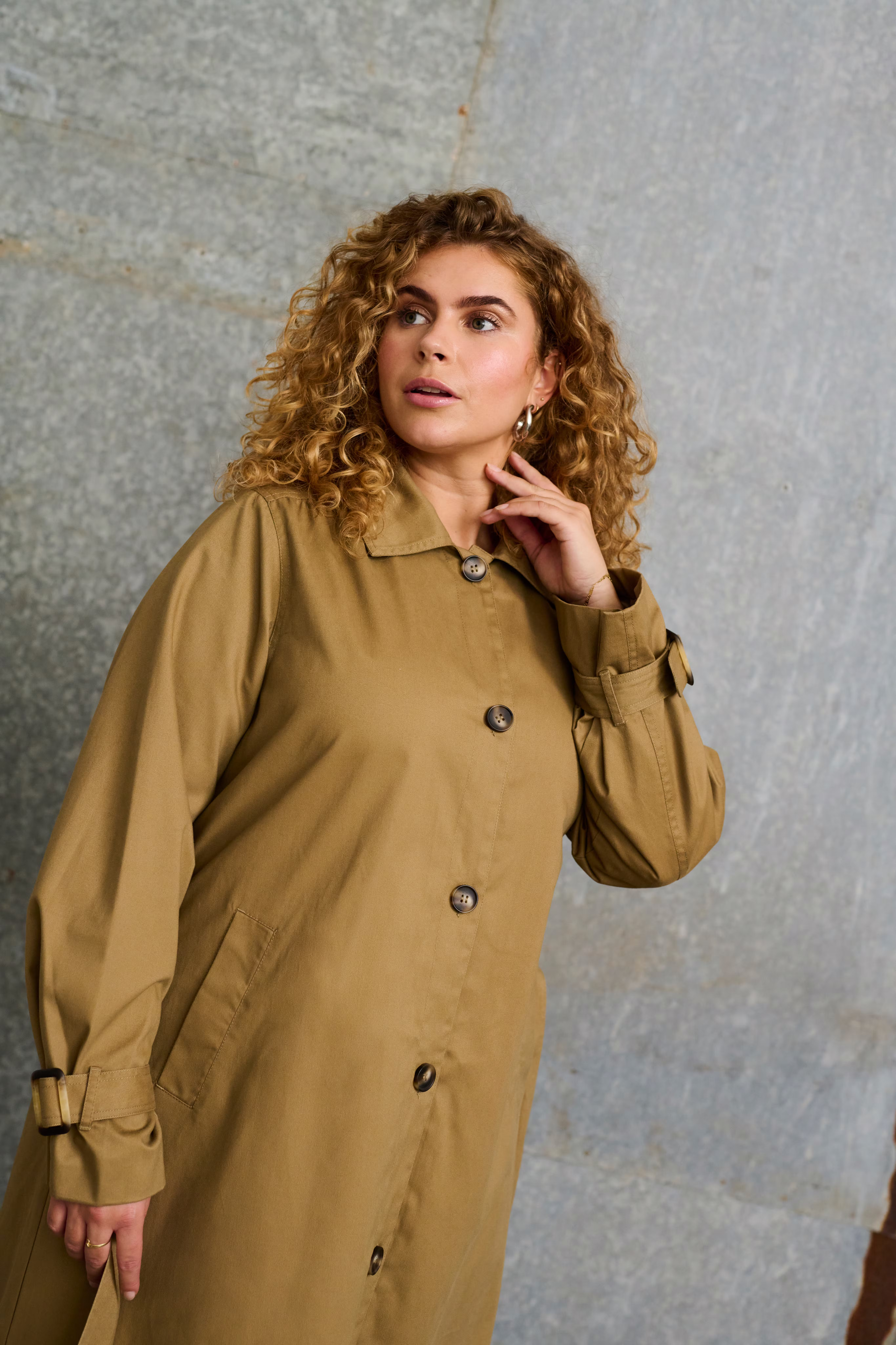 KChella Trenchcoat LOCATION NONE 10582370-171115